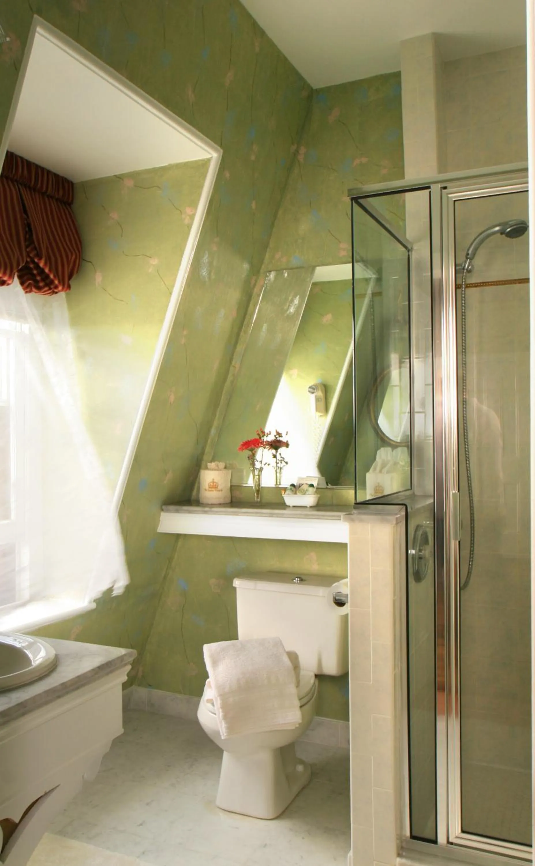 Bathroom in The Queen Victoria