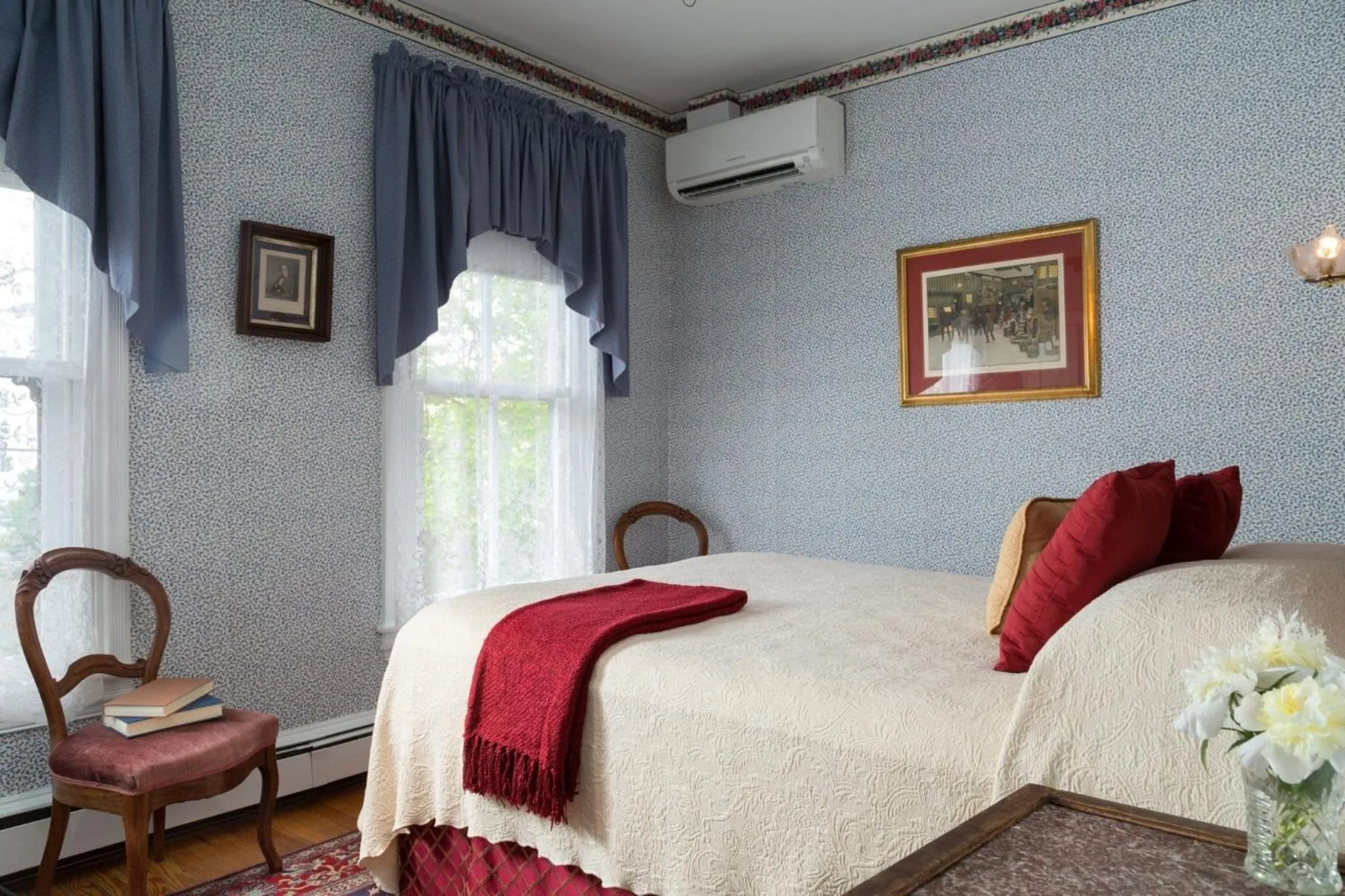 Property building, Bed in The Queen Victoria