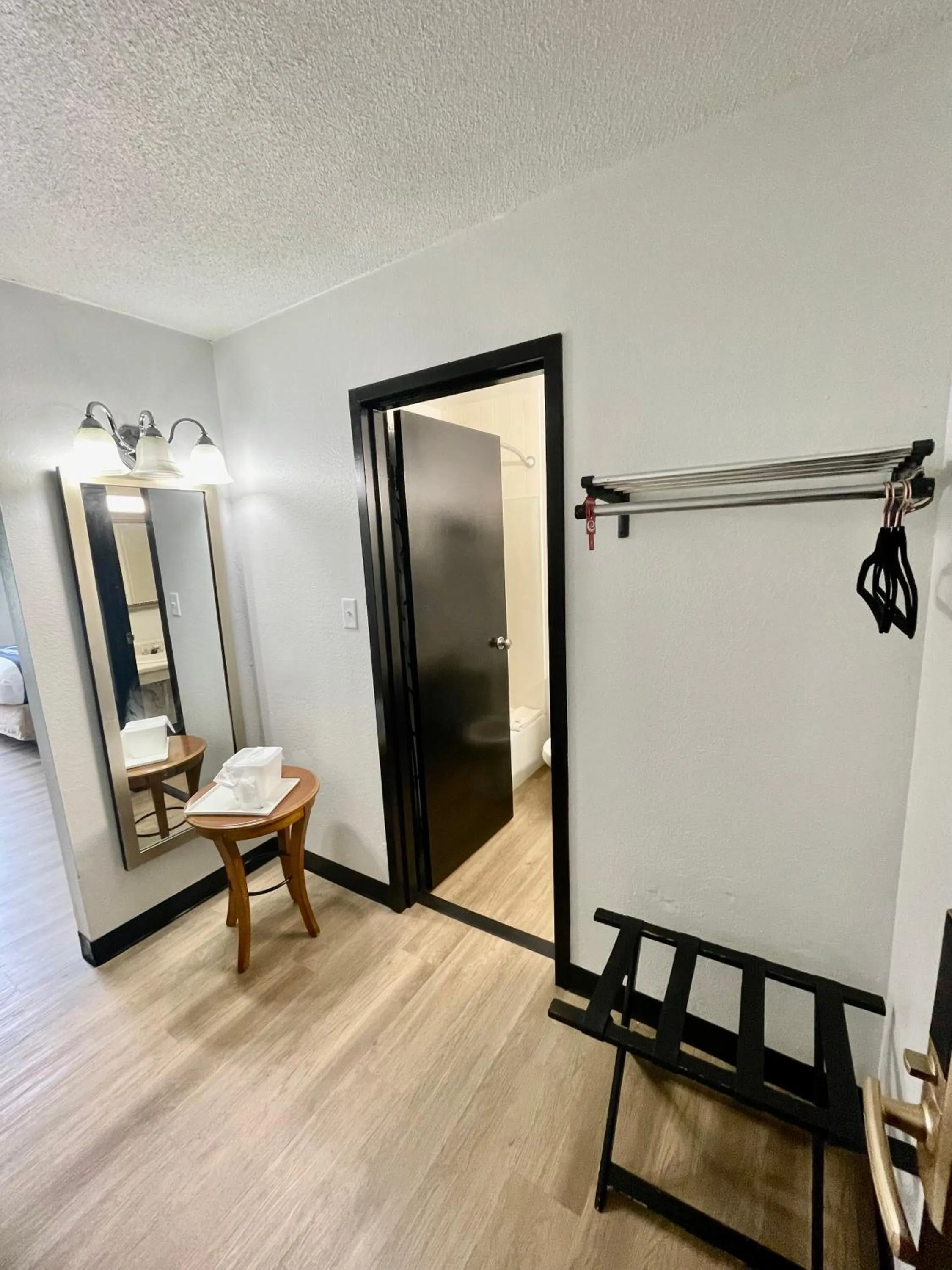 Bedroom in Days Inn by Wyndham Erie