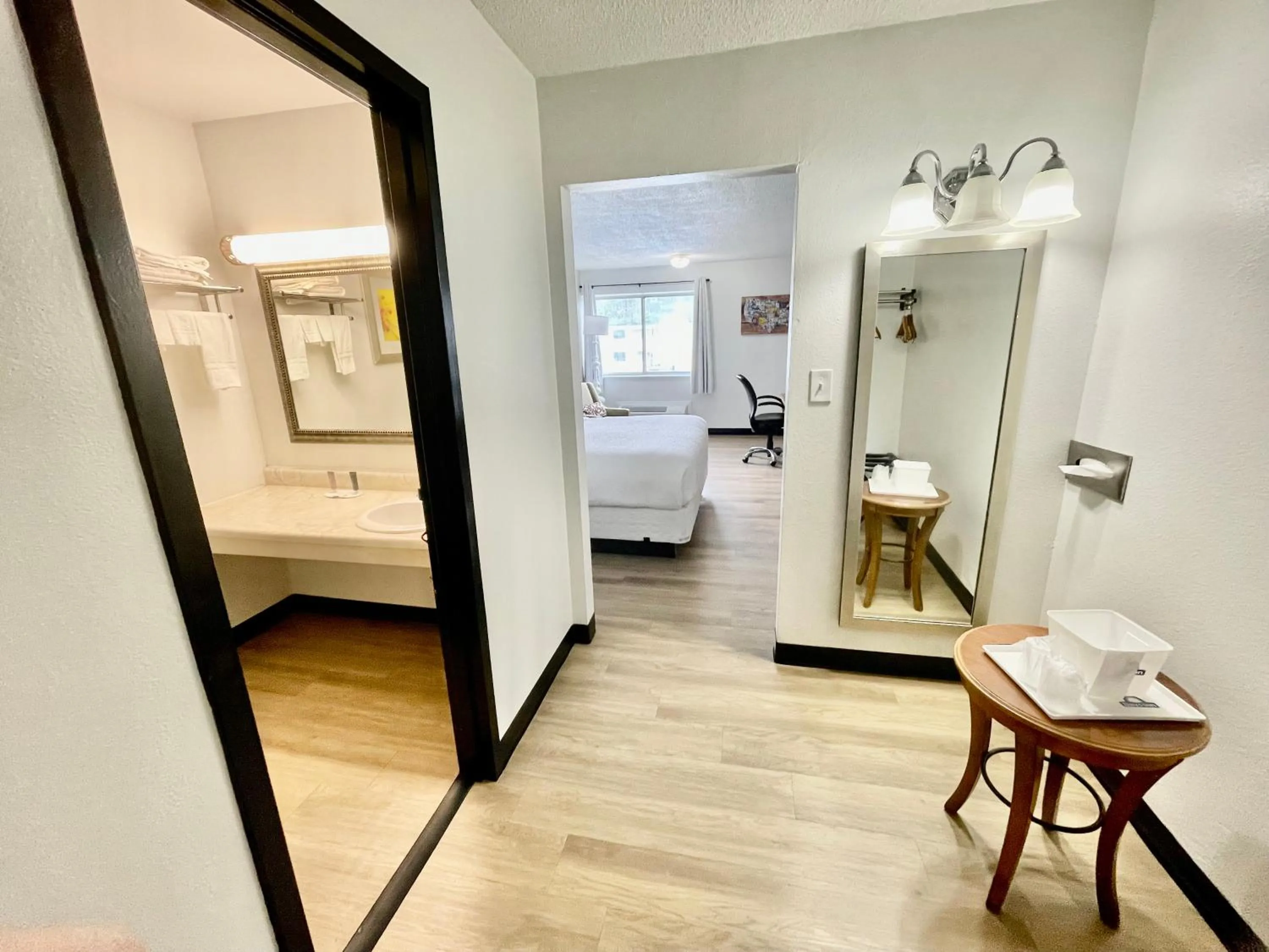 Bedroom, Bed in Days Inn by Wyndham Erie