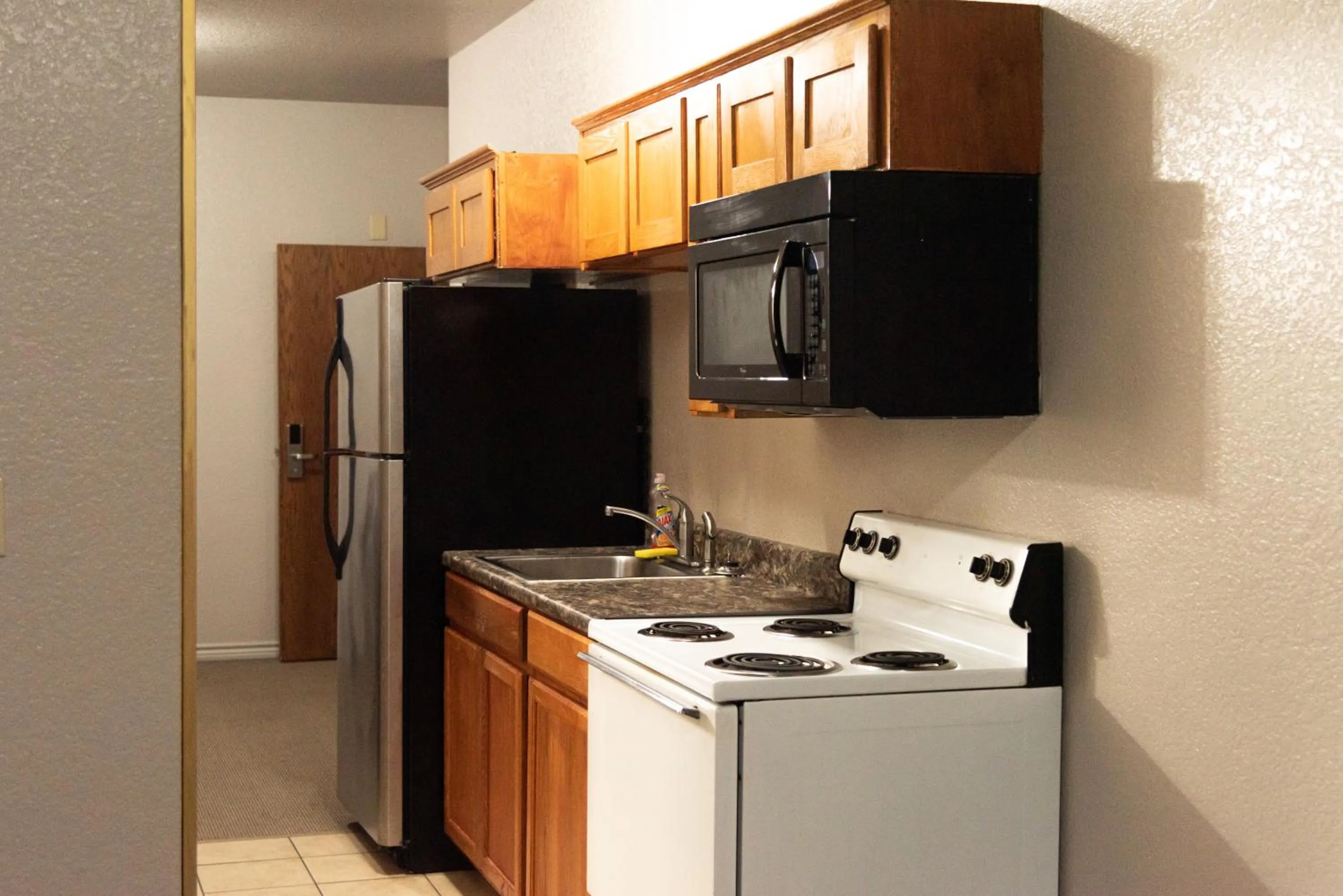 Kitchen or kitchenette in Premium Inn and Suites