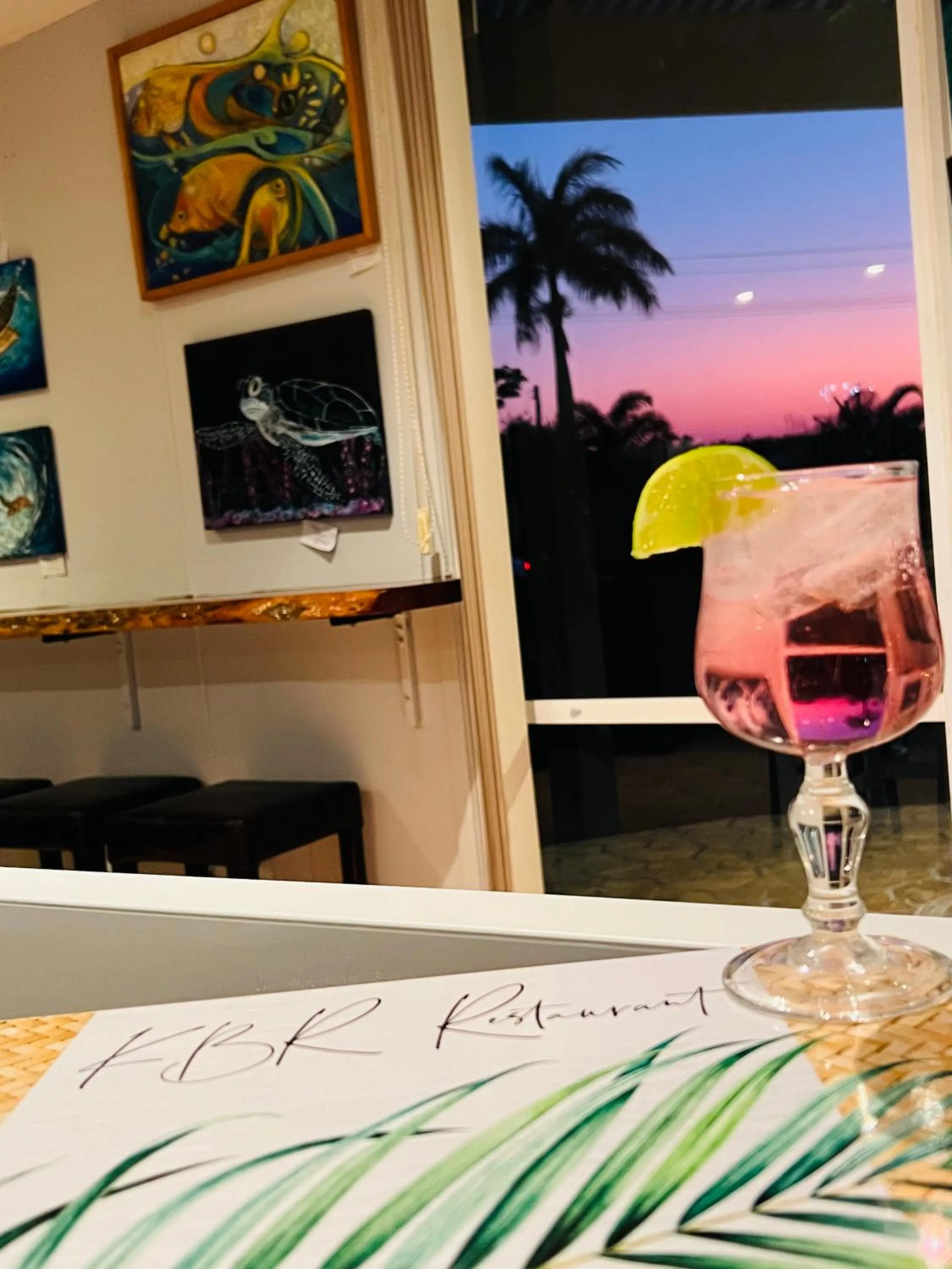 Lounge or bar in Kellys Beach Resort