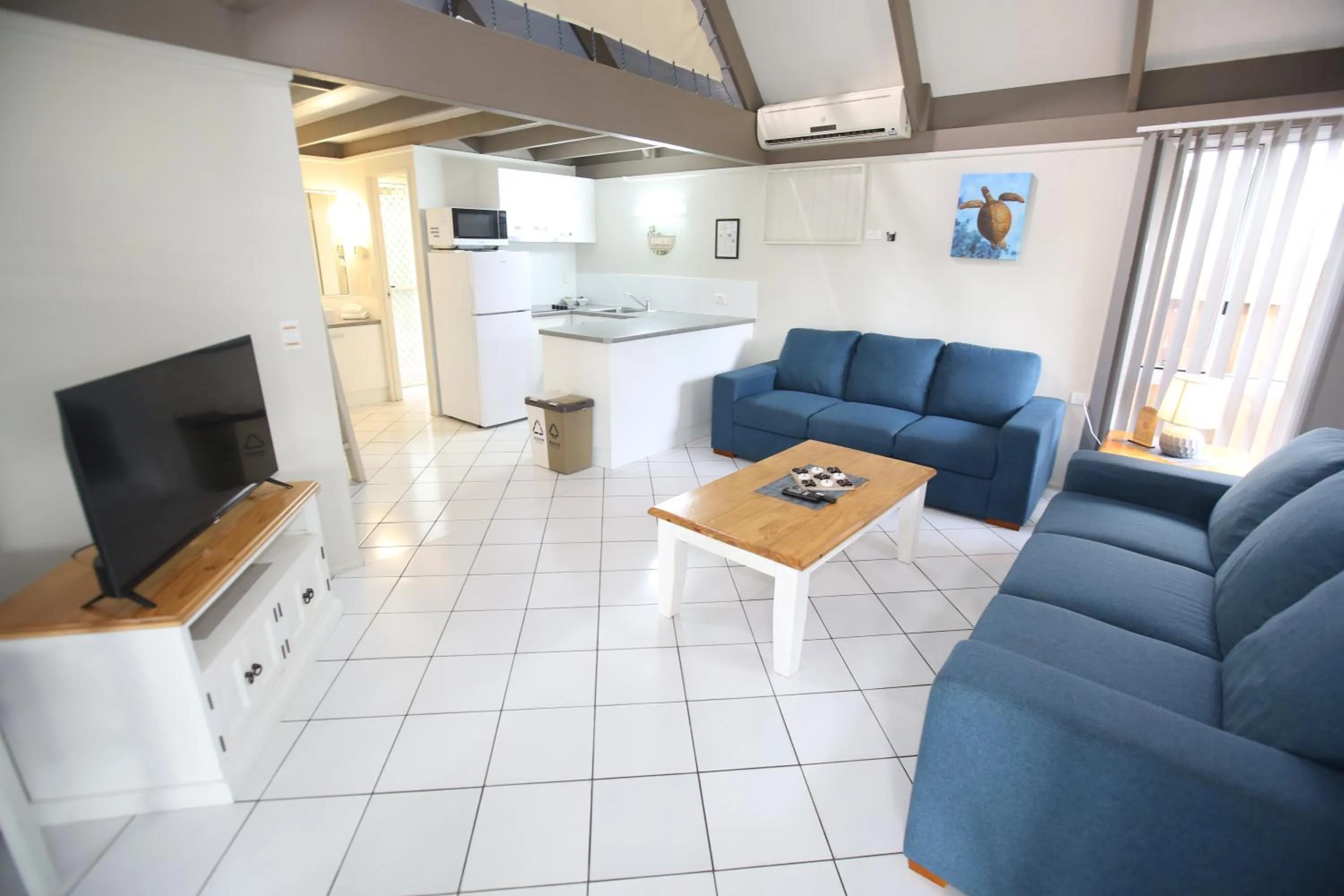 Living room in Kellys Beach Resort