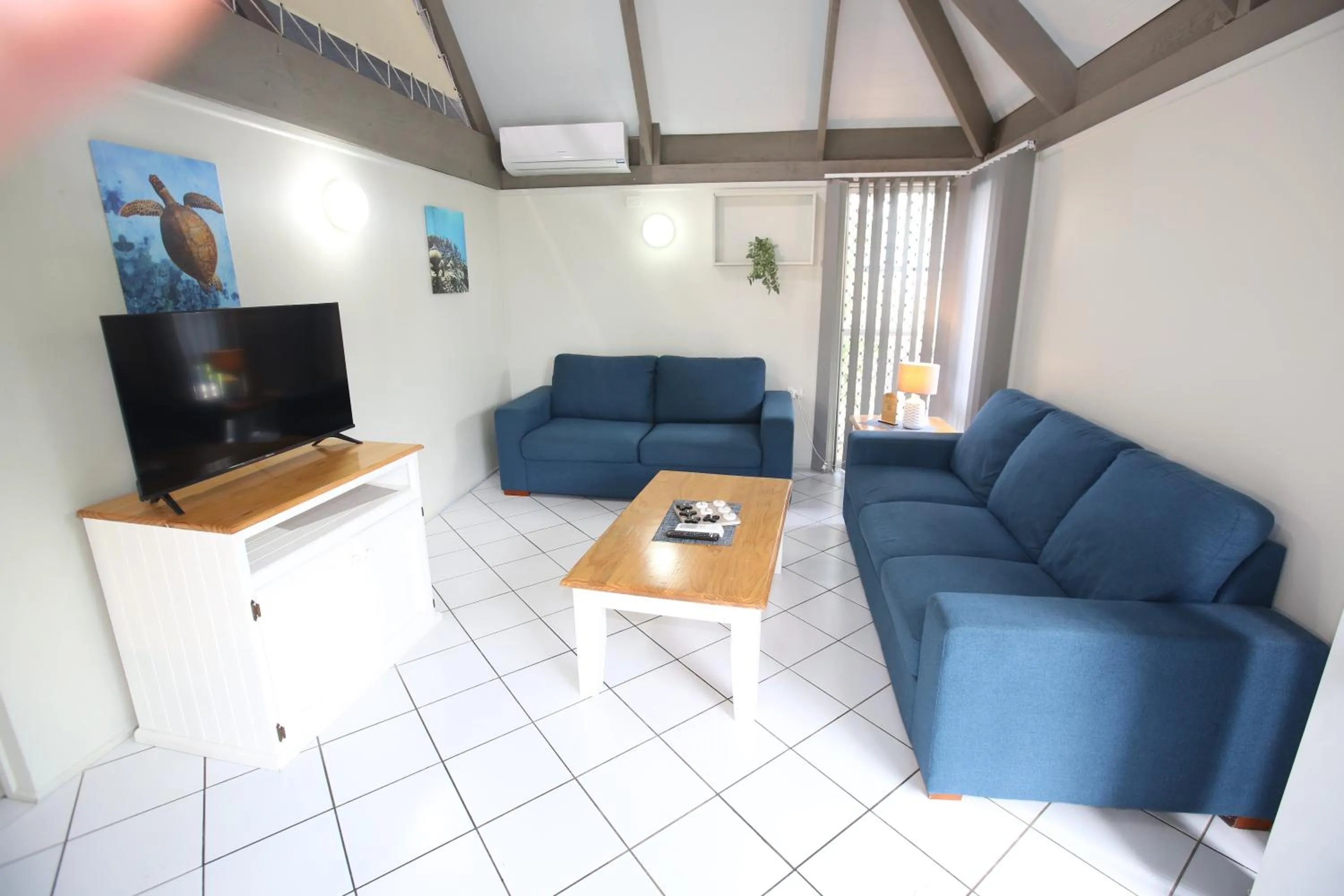 Living room in Kellys Beach Resort