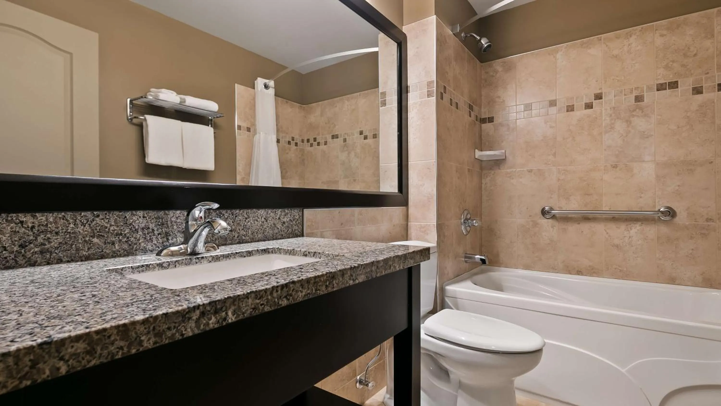 Queen Room with Two Queen Beds - Non-Smoking in Best Western Plus Baker Street Inn