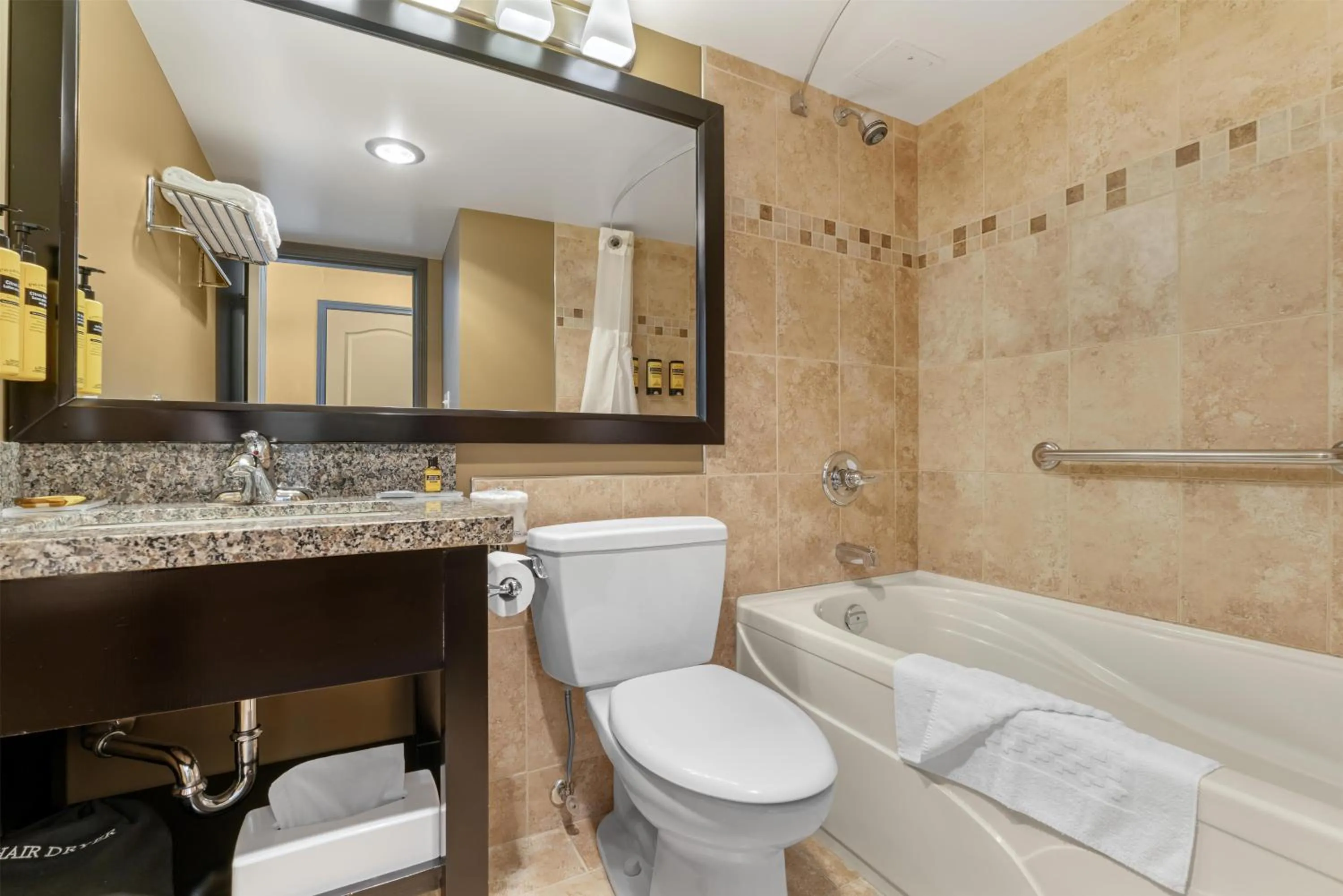 Bathroom in Best Western Plus Baker Street Inn