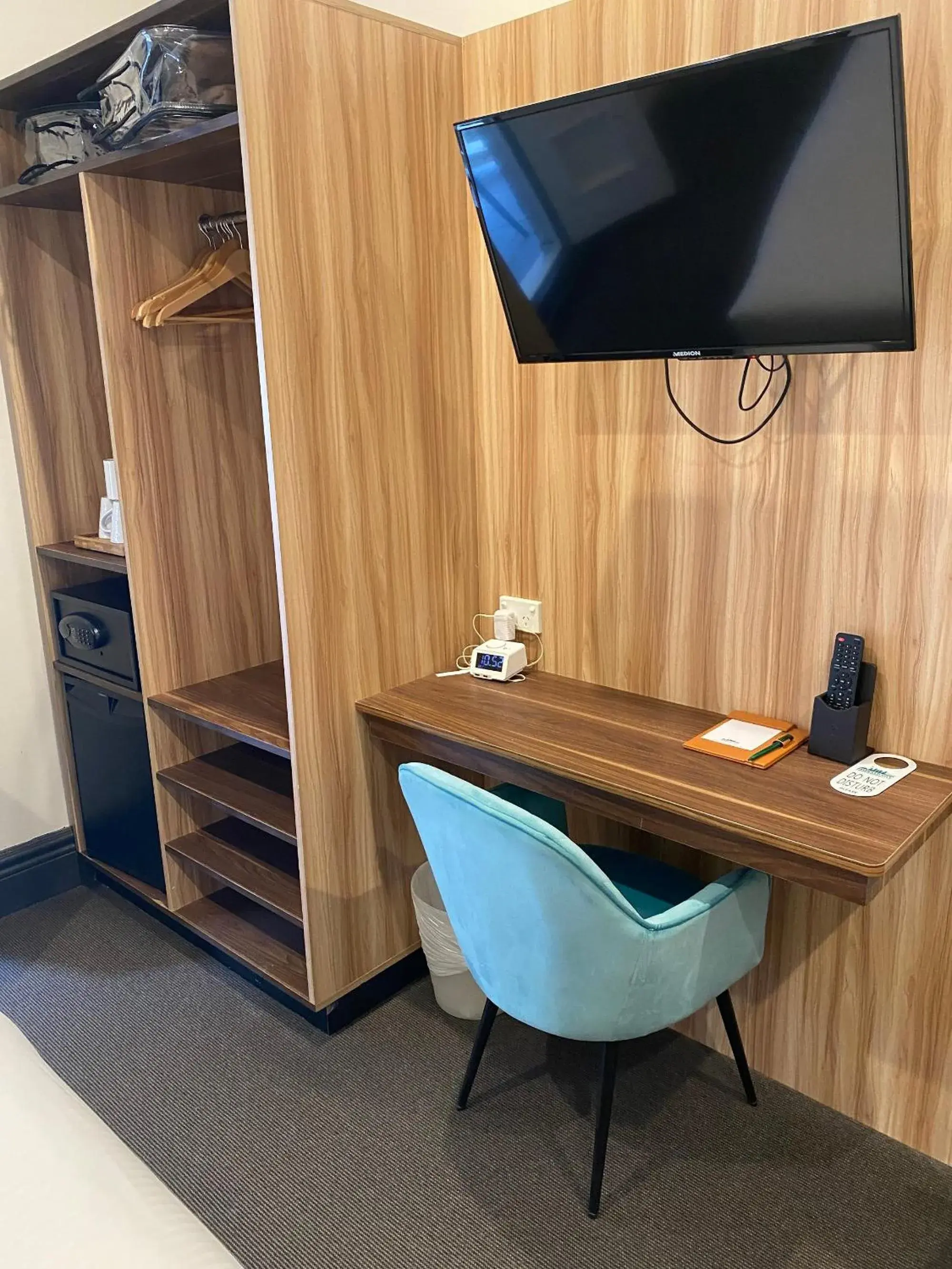 King Room with Balcony and Shared Bathroom in Glenferrie Lodge King Room with Balcony and Shared Bathroom in Glenferrie Lodge