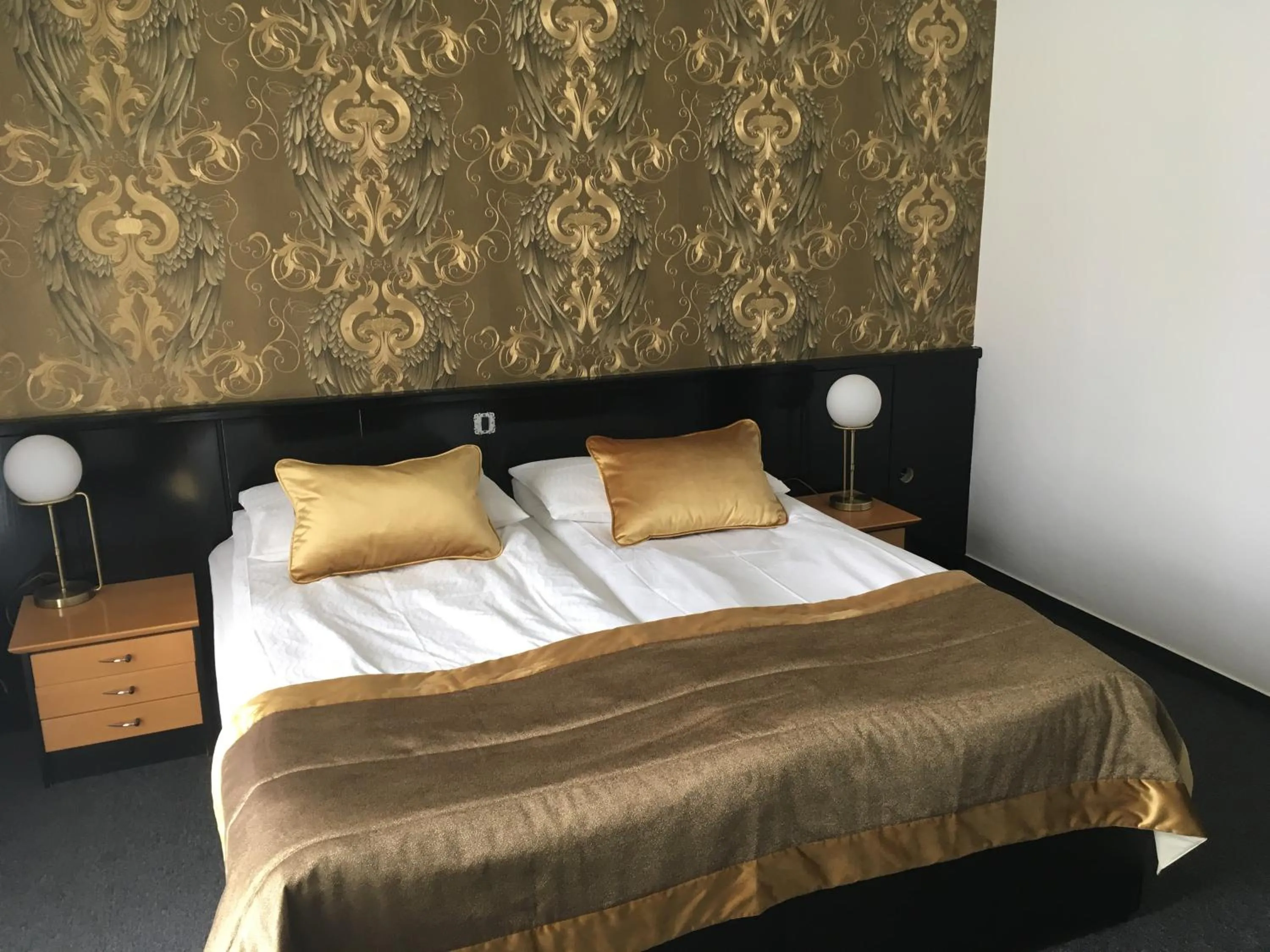 Property building, Bed in Hotel Alp