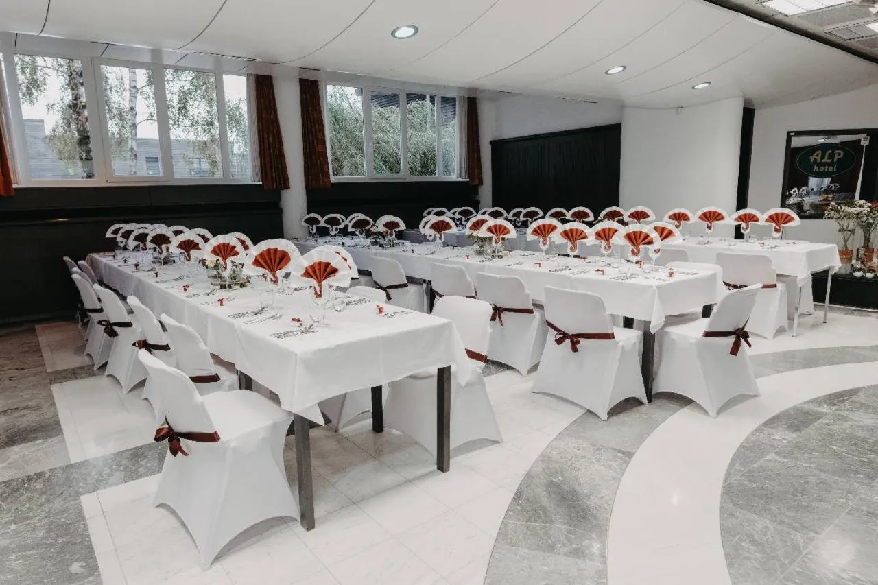 Restaurant/places to eat in Hotel Alp