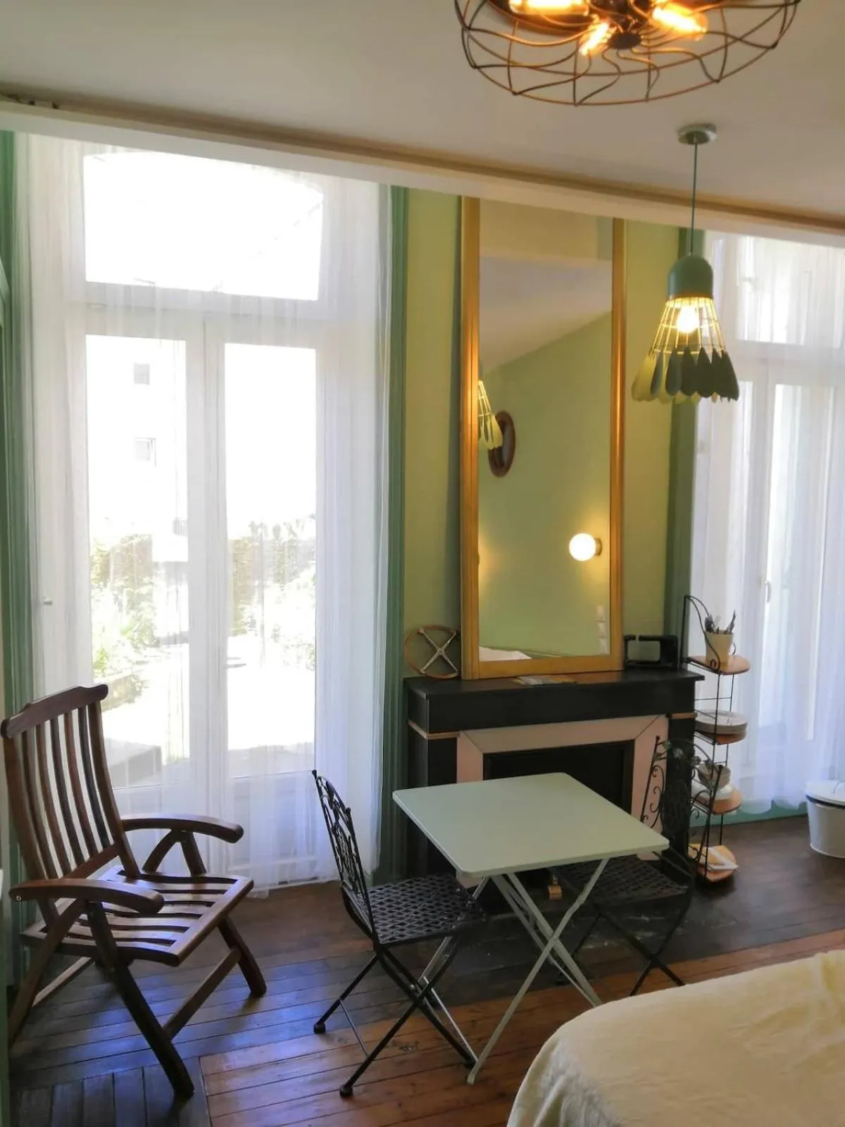 Dining area, Bed in Cosy Aix