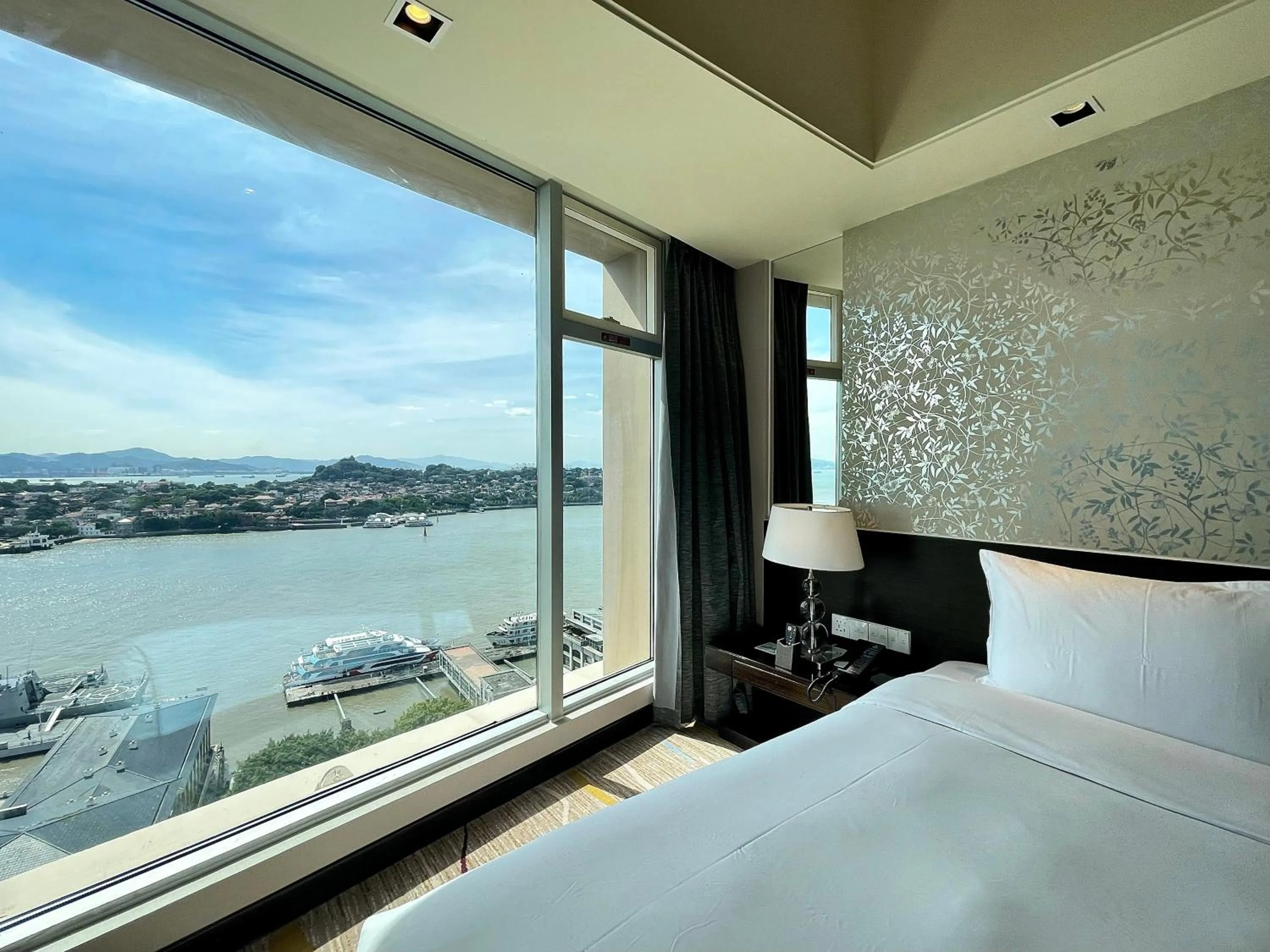 Sea view, Bed in Swiss Grand Xiamen
