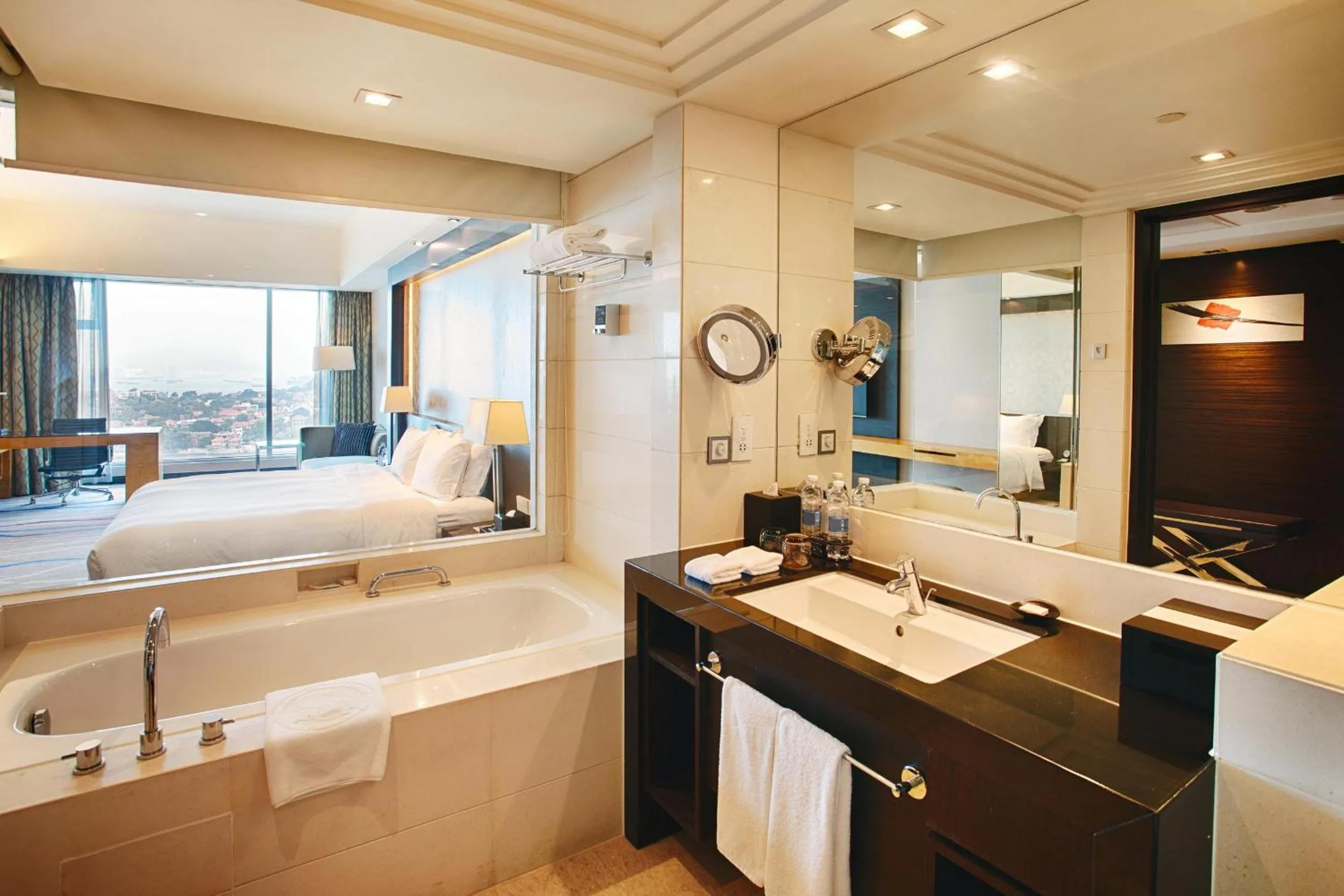 Bathroom, Bed in Swiss Grand Xiamen