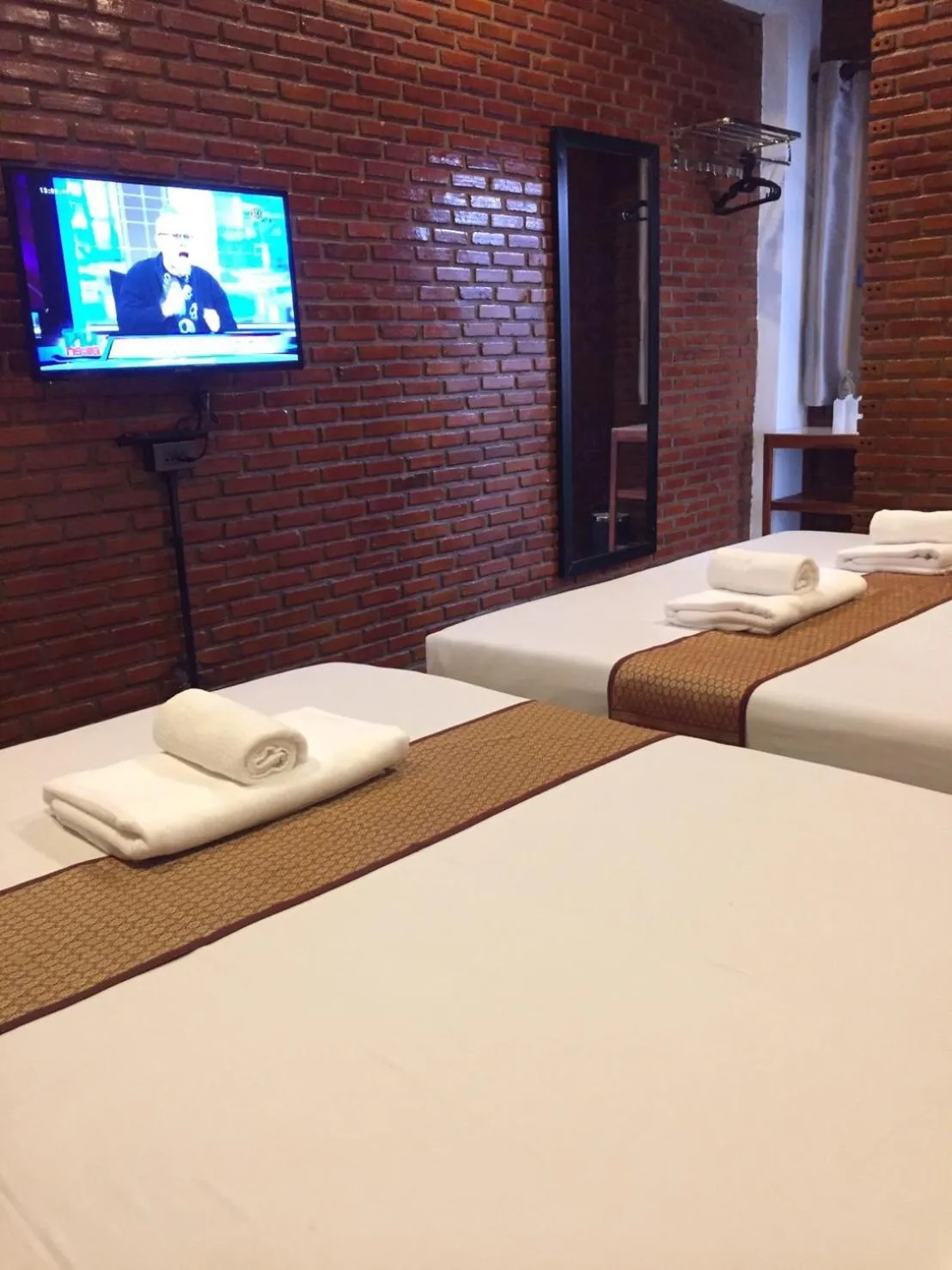 Property building, Bed in Ben Guesthouse