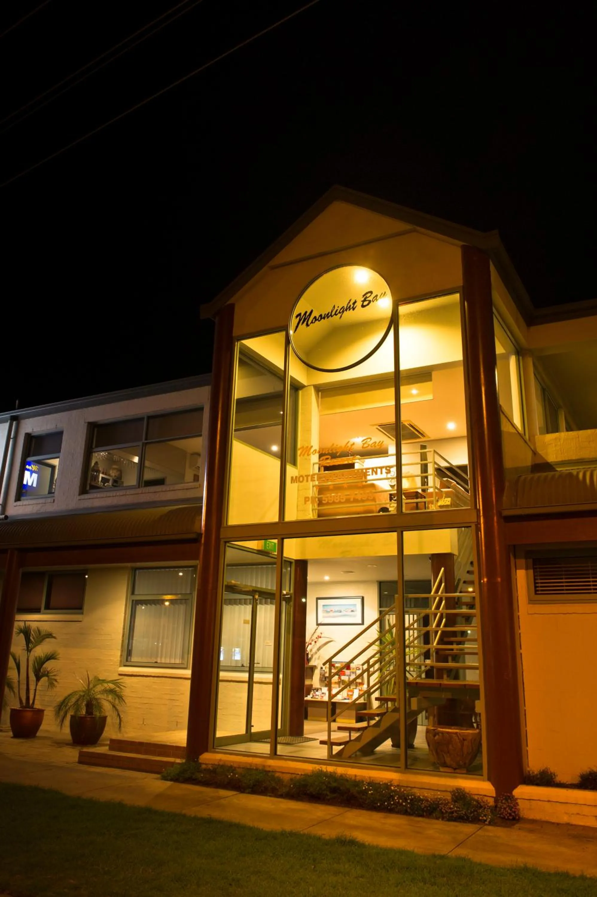 Facade/entrance in Moonlight Bay Apartments