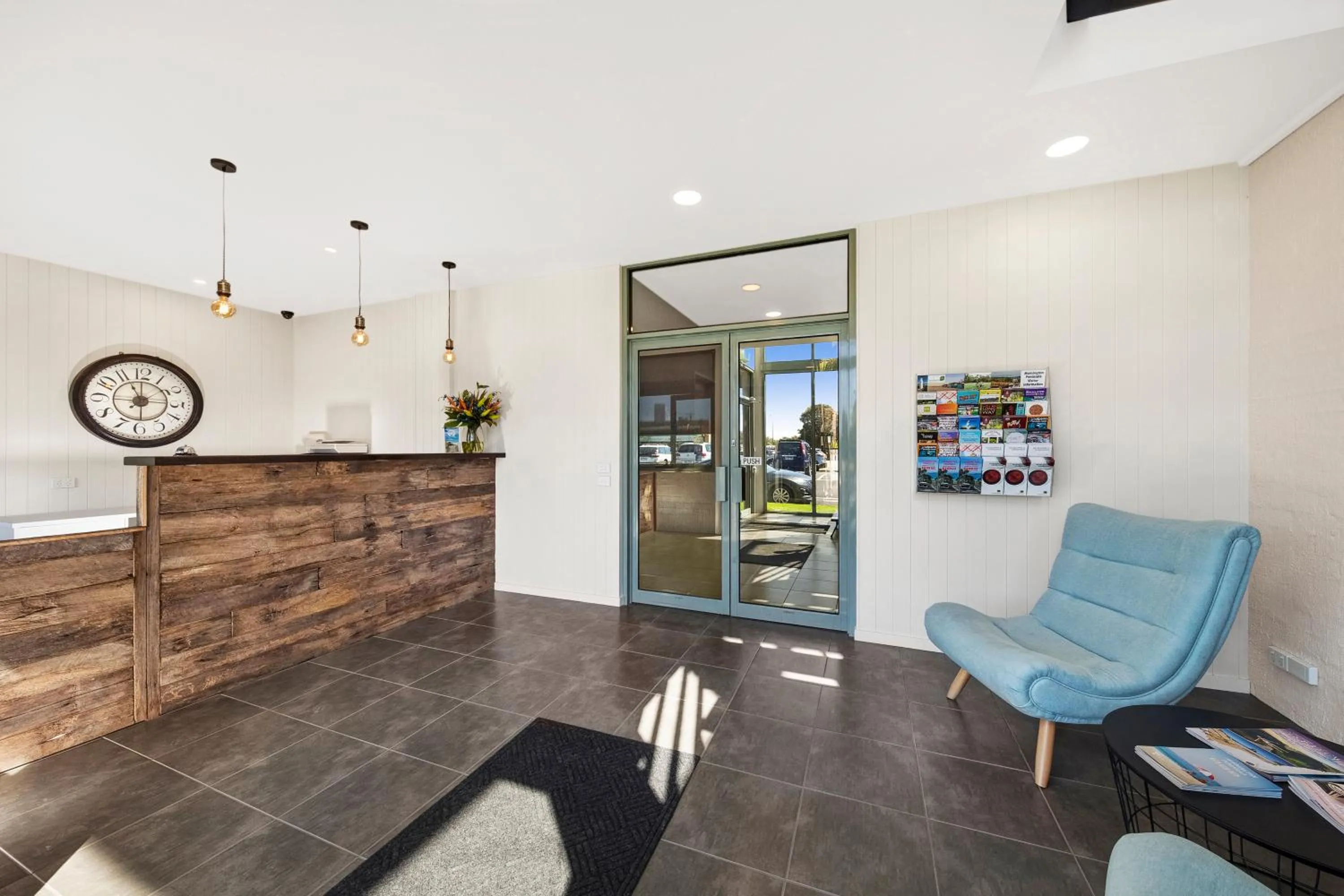 Lobby or reception in Moonlight Bay Apartments