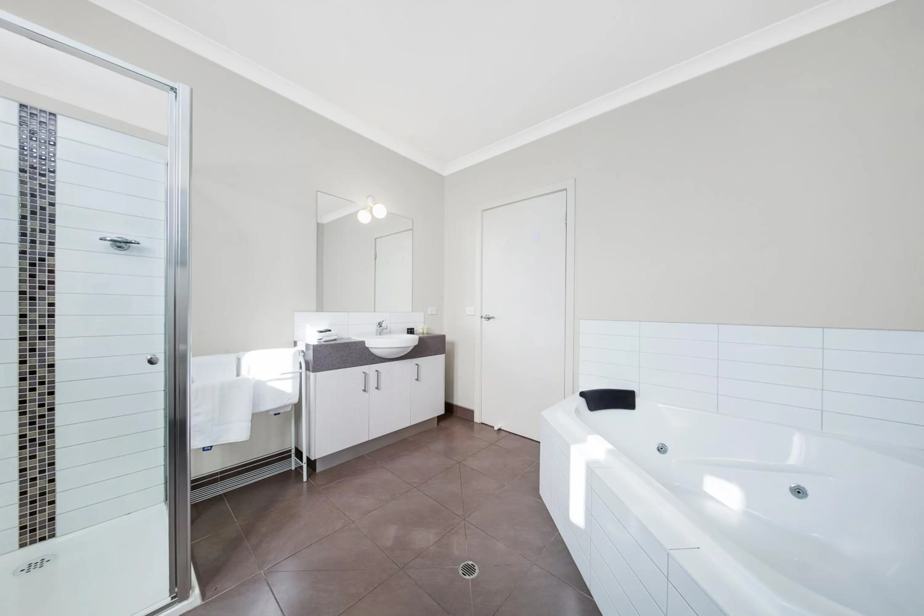 Moonlight Bay Apartments