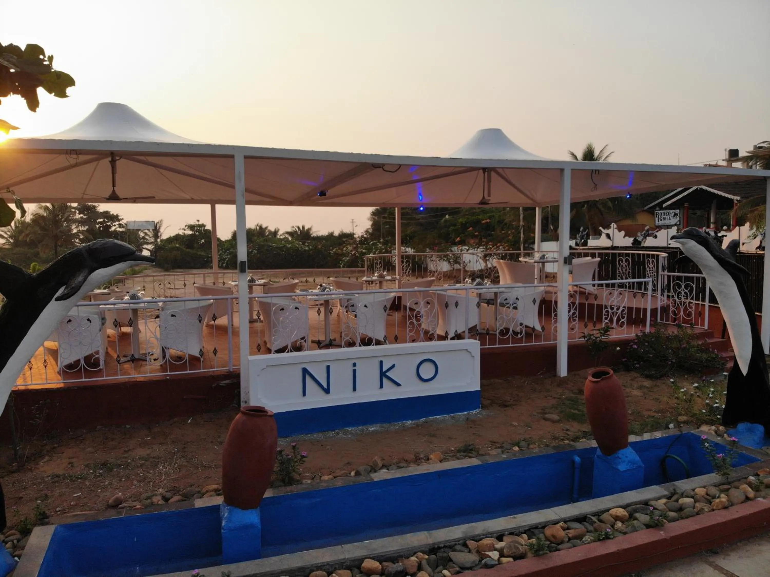 Restaurant/places to eat in Paradise Village Beach Resort