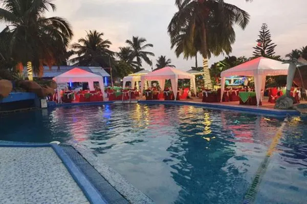 Swimming pool in Paradise Village Beach Resort