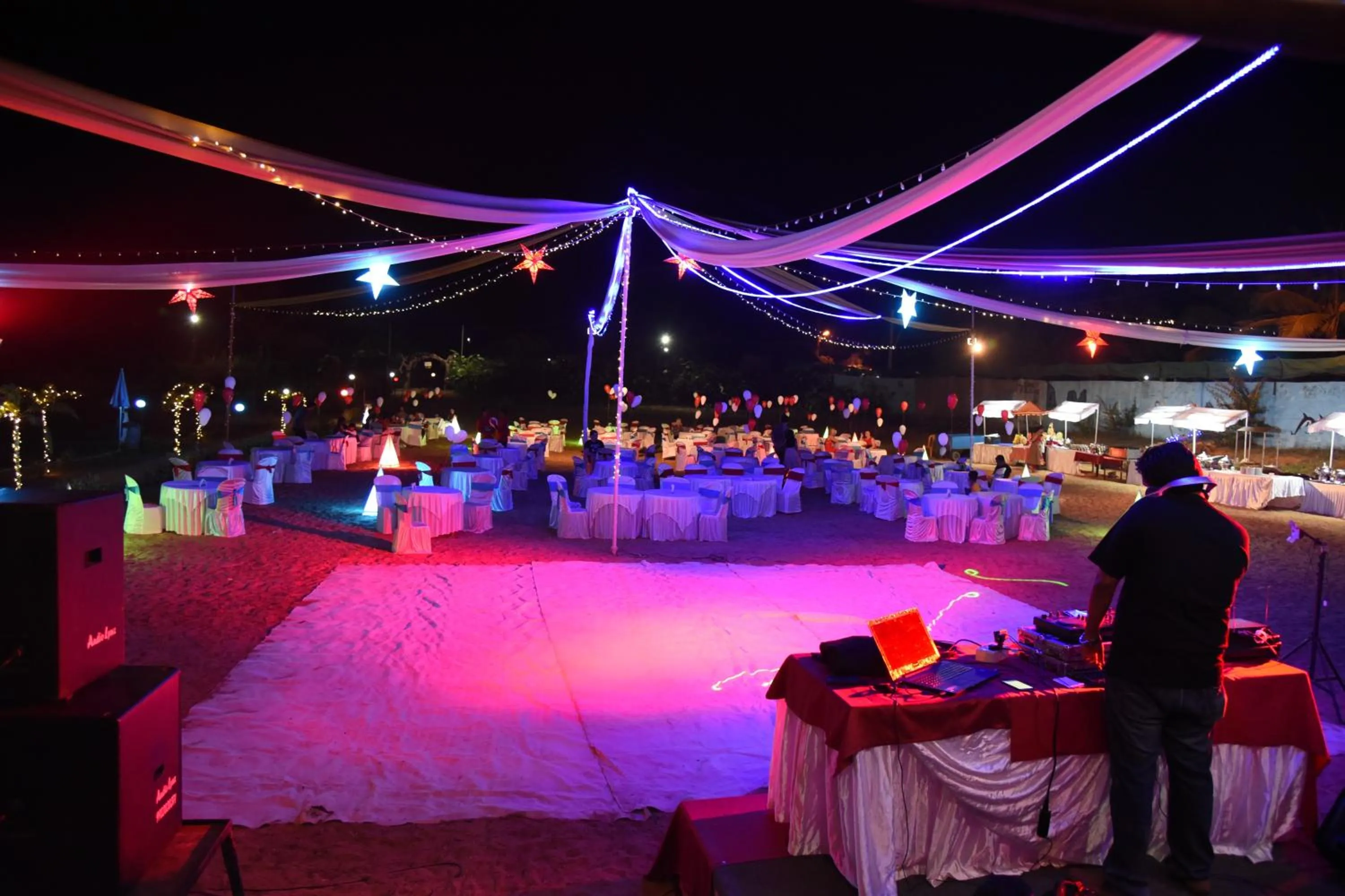 Nightclub / DJ in Paradise Village Beach Resort