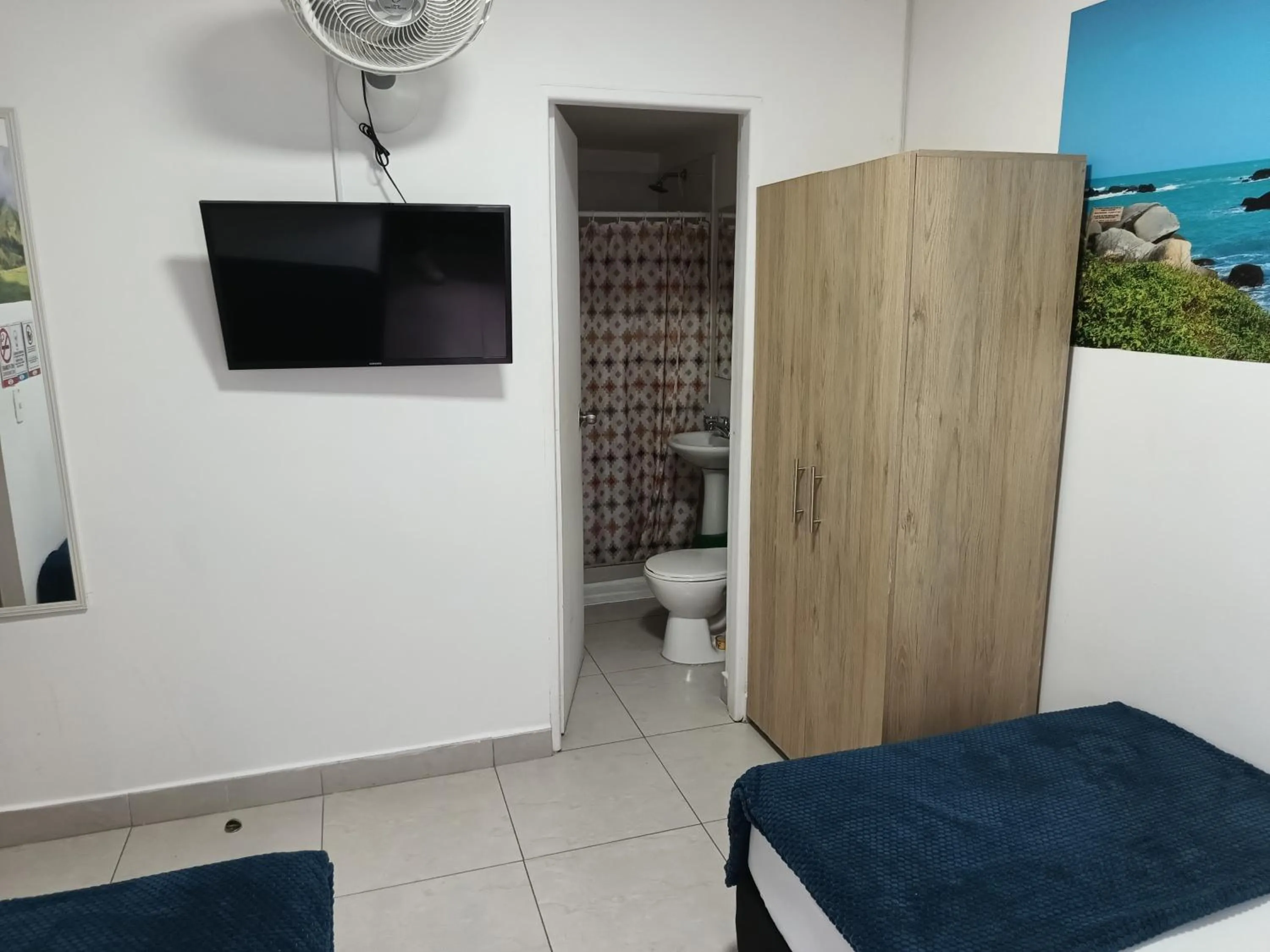 wardrobe in Air Guest House - con Desayuno & Jacuzzi Social