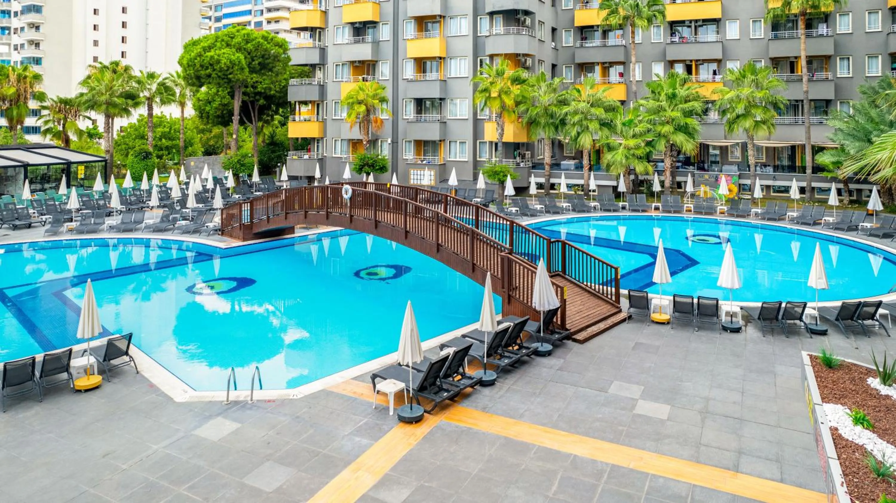 Swimming pool in Senza Grand Santana Hotel - Ultra All Inclusive