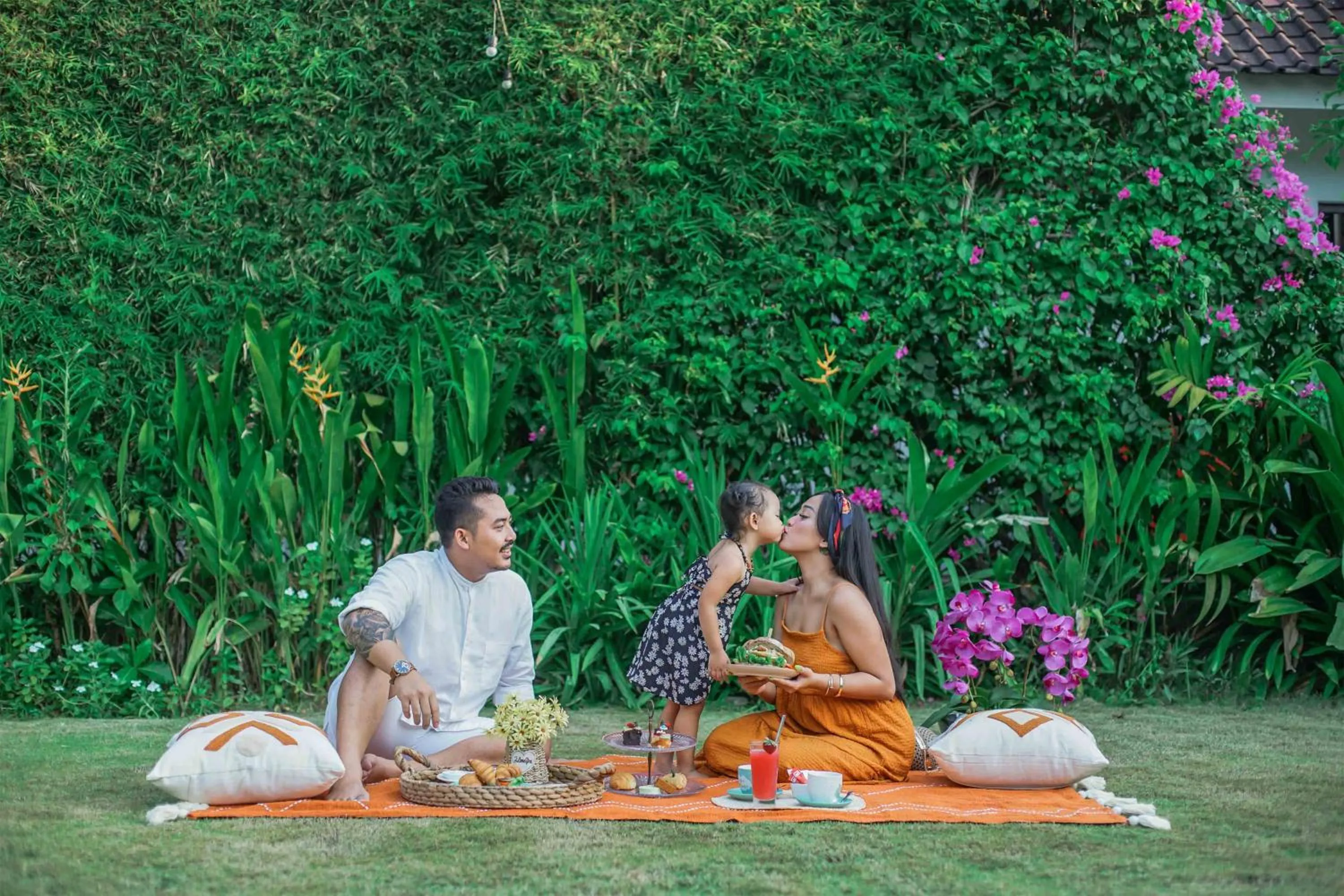 Restaurant/places to eat in Samaja Beachside Villas