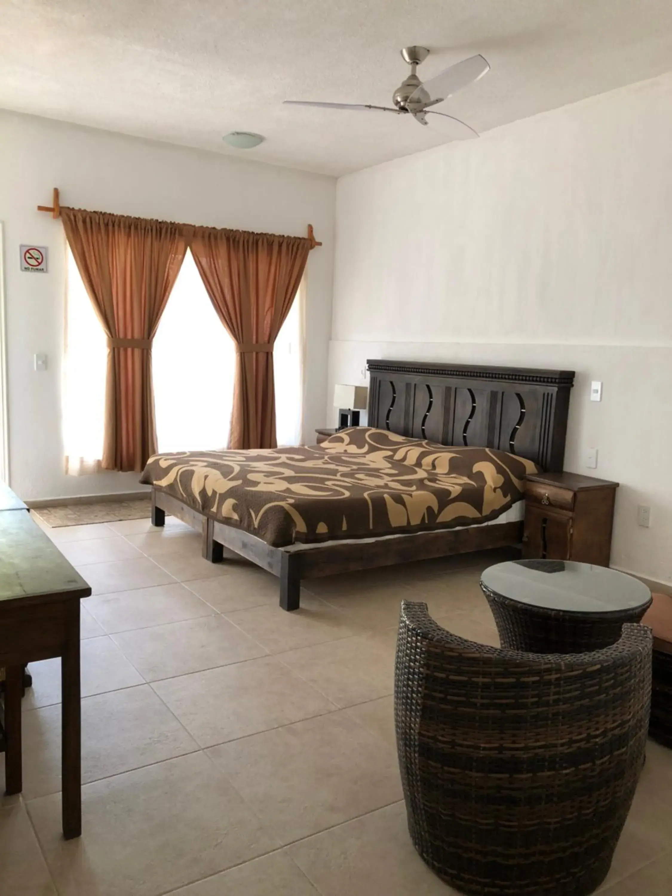 Deluxe King Room in Hotel SKY & PALMS Deluxe King Room in Hotel SKY & PALMS