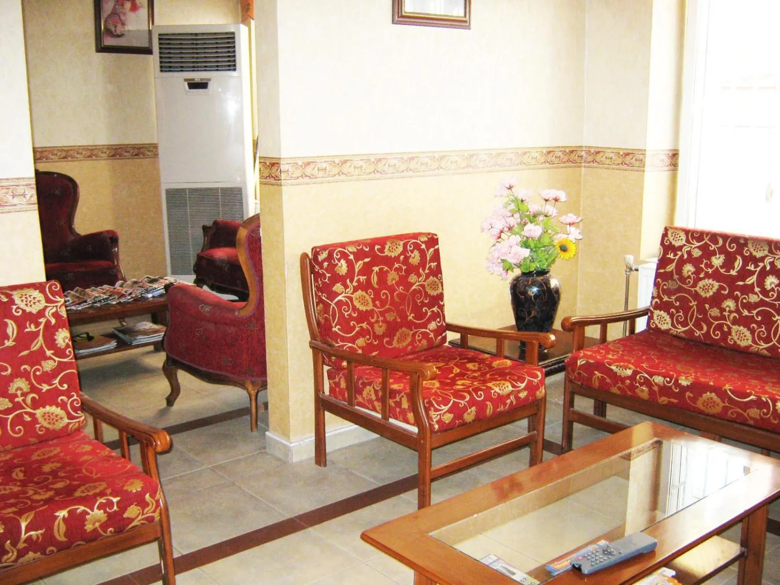 Lobby or reception in Yunus Hotel