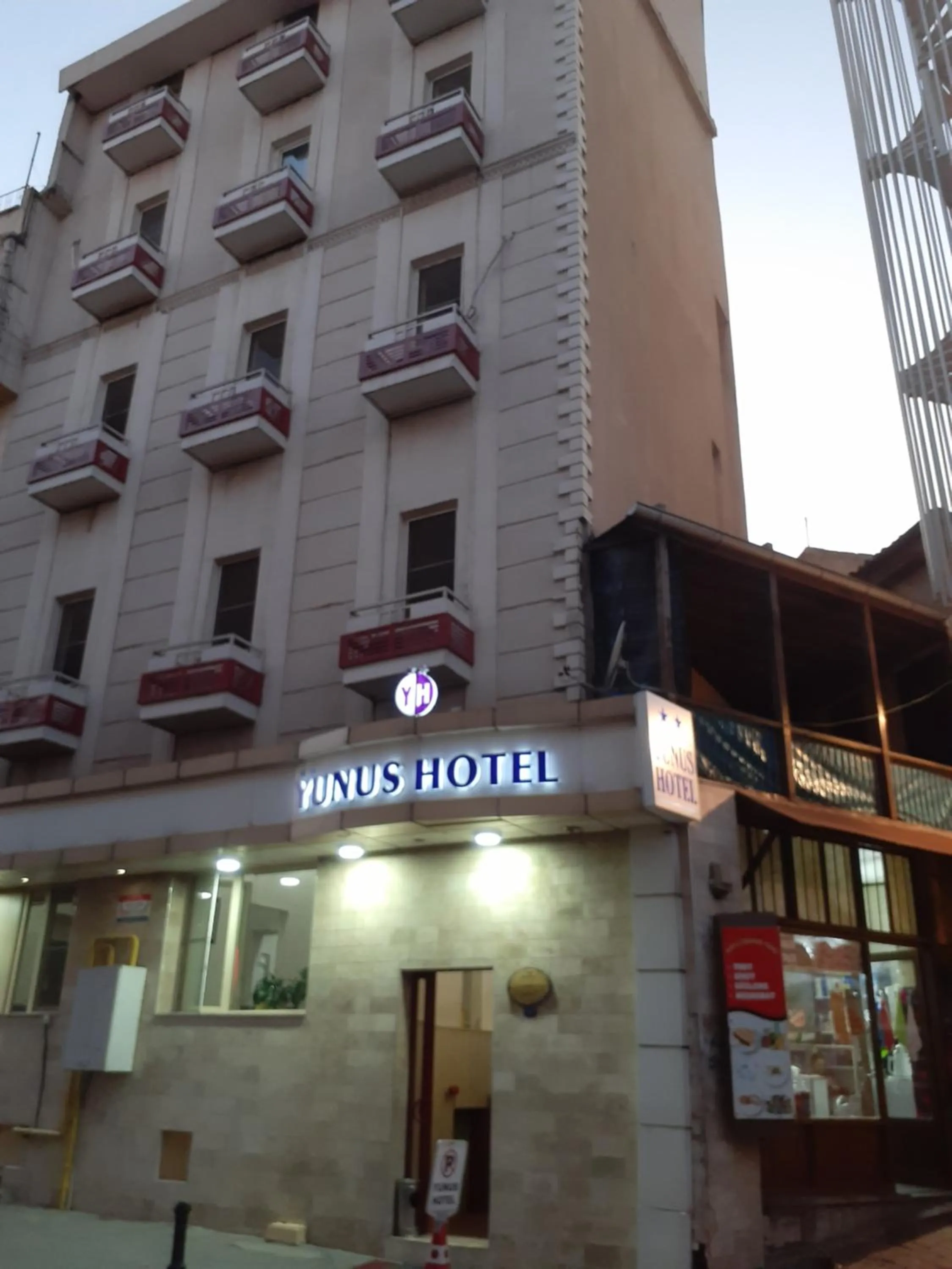 Yunus Hotel
