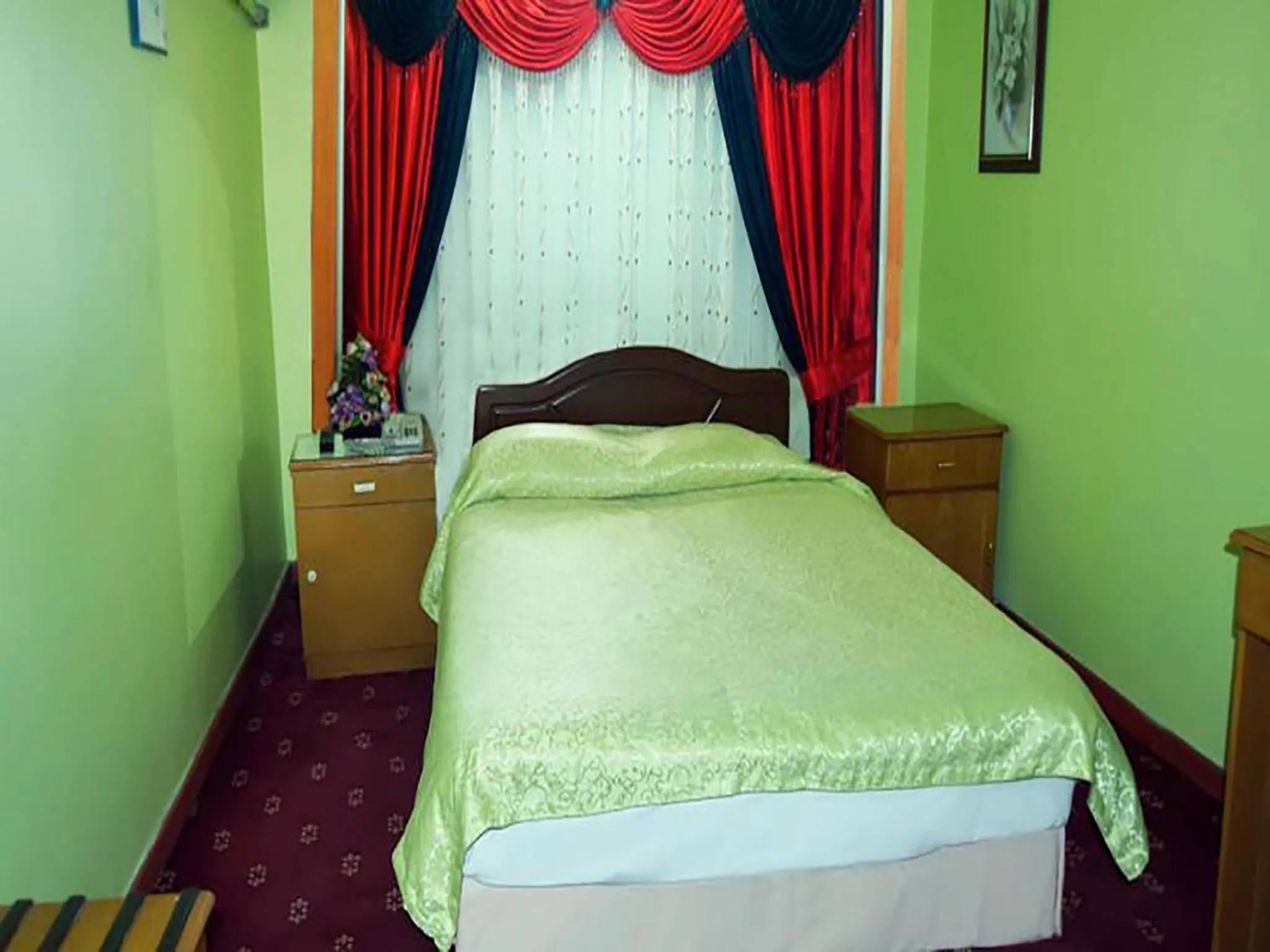 Photo of the whole room, Bed in Yunus Hotel