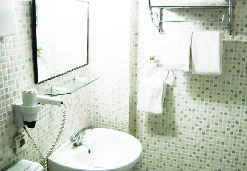 Bathroom in Yunus Hotel