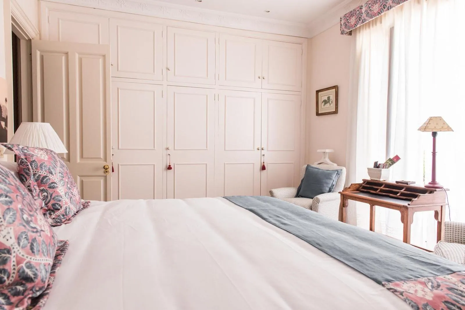 Photo of the whole room, Bed in Suites de Franchy