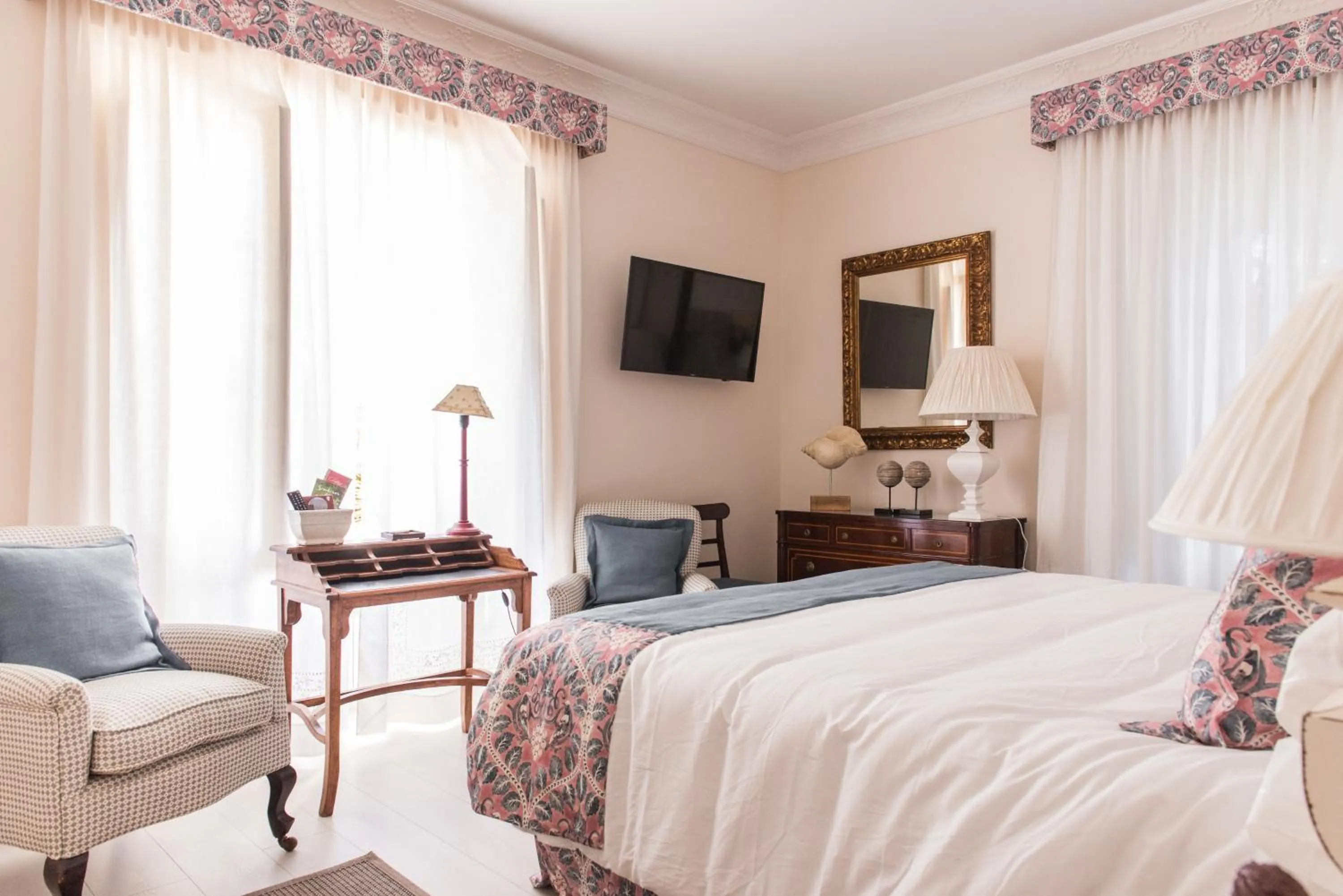 Photo of the whole room, Bed in Suites de Franchy