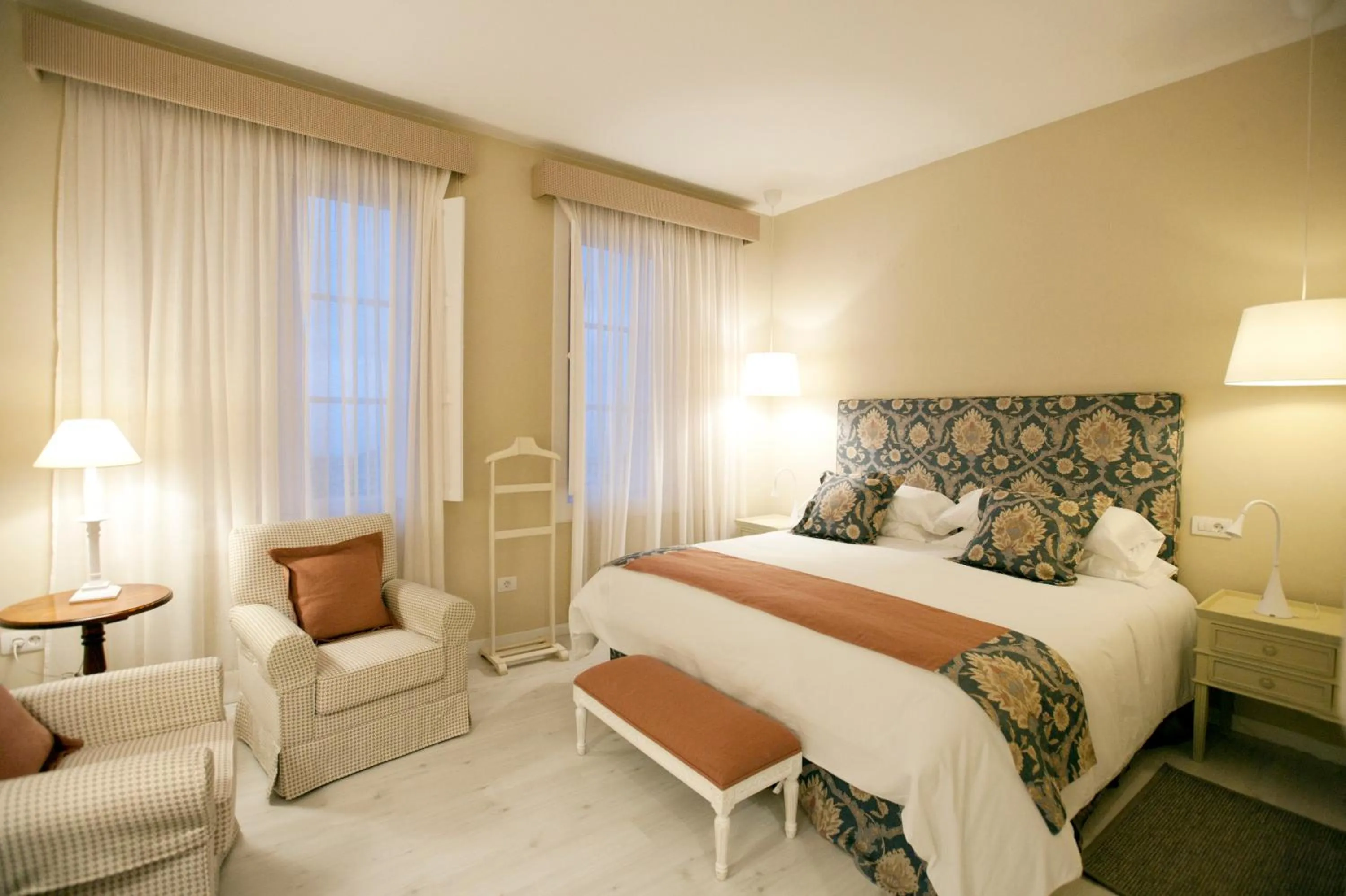 Photo of the whole room, Bed in Suites de Franchy