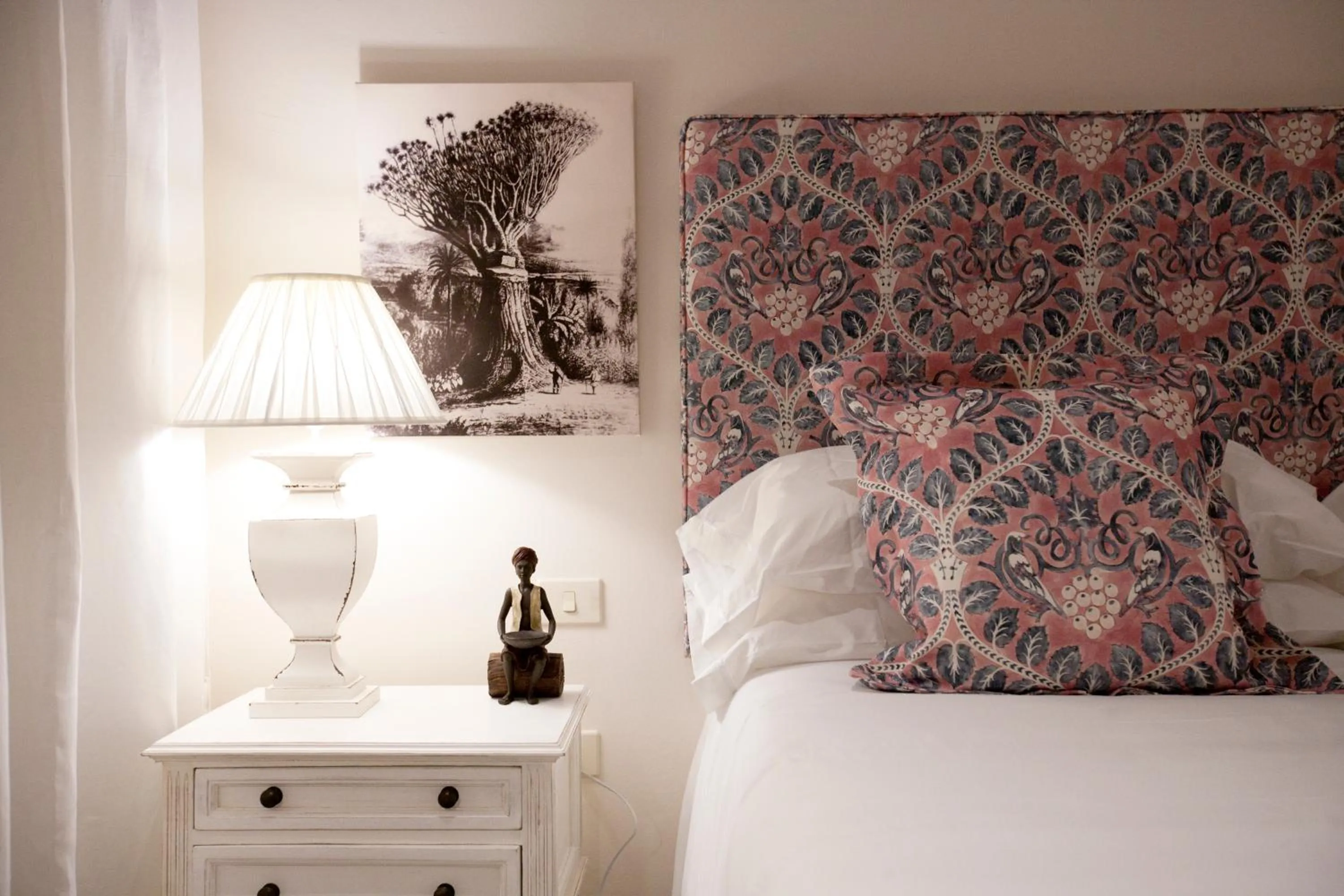 Decorative detail, Bed in Suites de Franchy