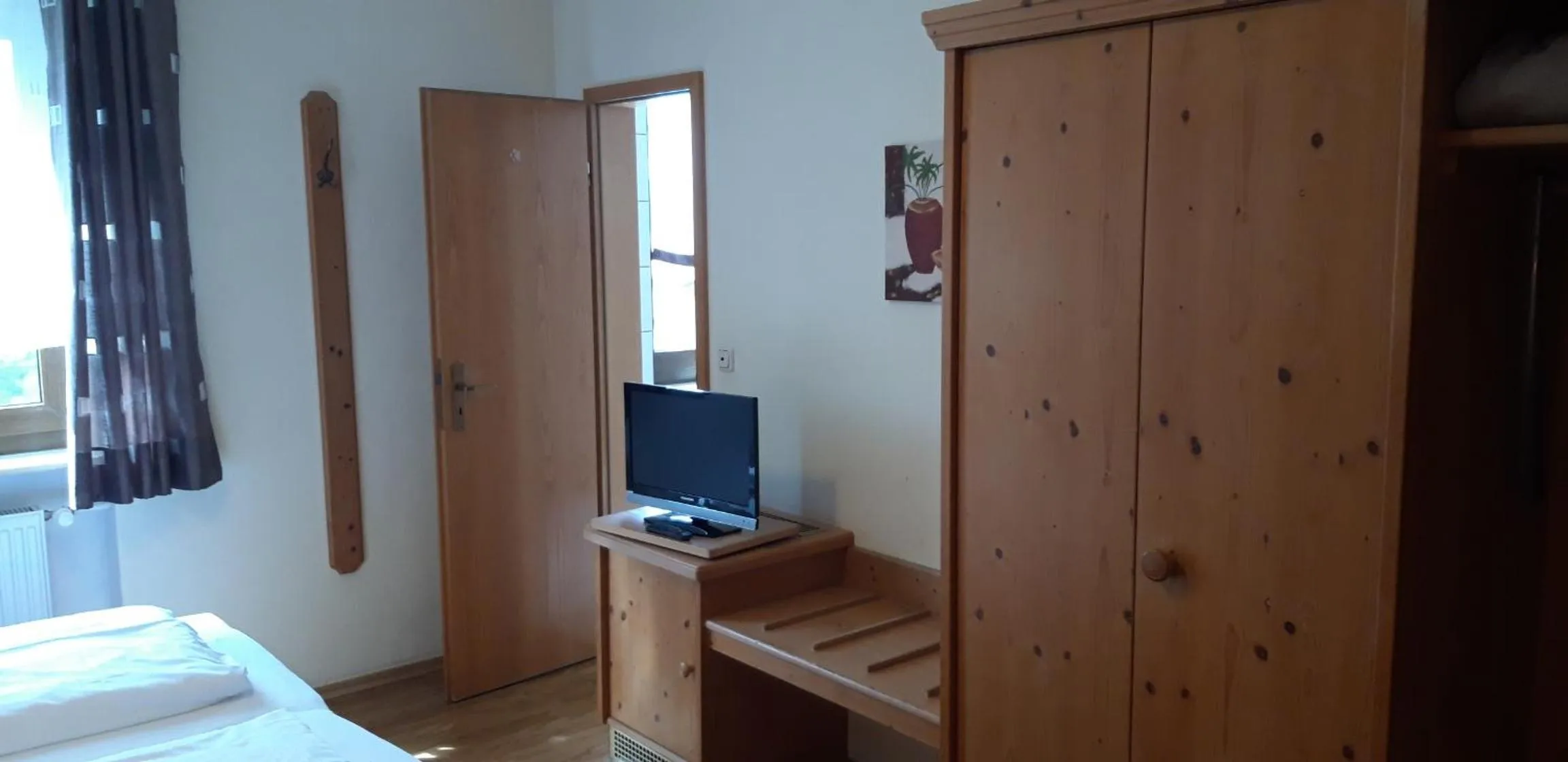 Bed in Landhotel Zum Goldenen Kreuz