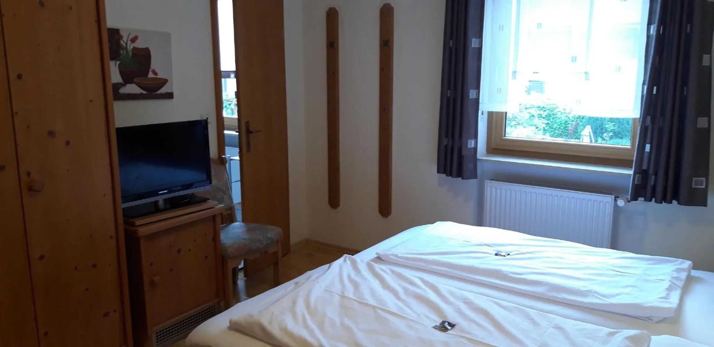 TV and multimedia, Bed in Landhotel Zum Goldenen Kreuz