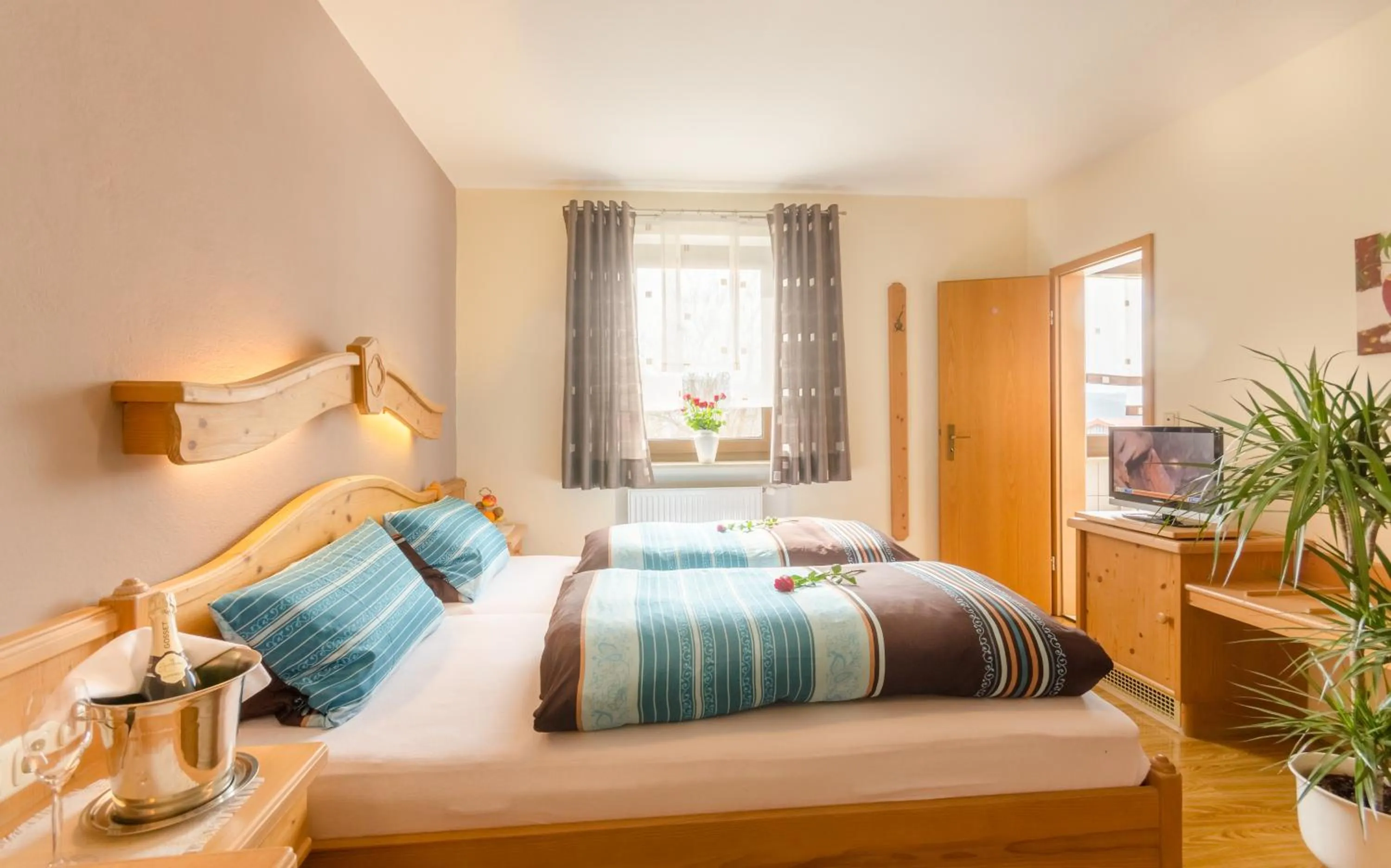 Photo of the whole room, Bed in Landhotel Zum Goldenen Kreuz