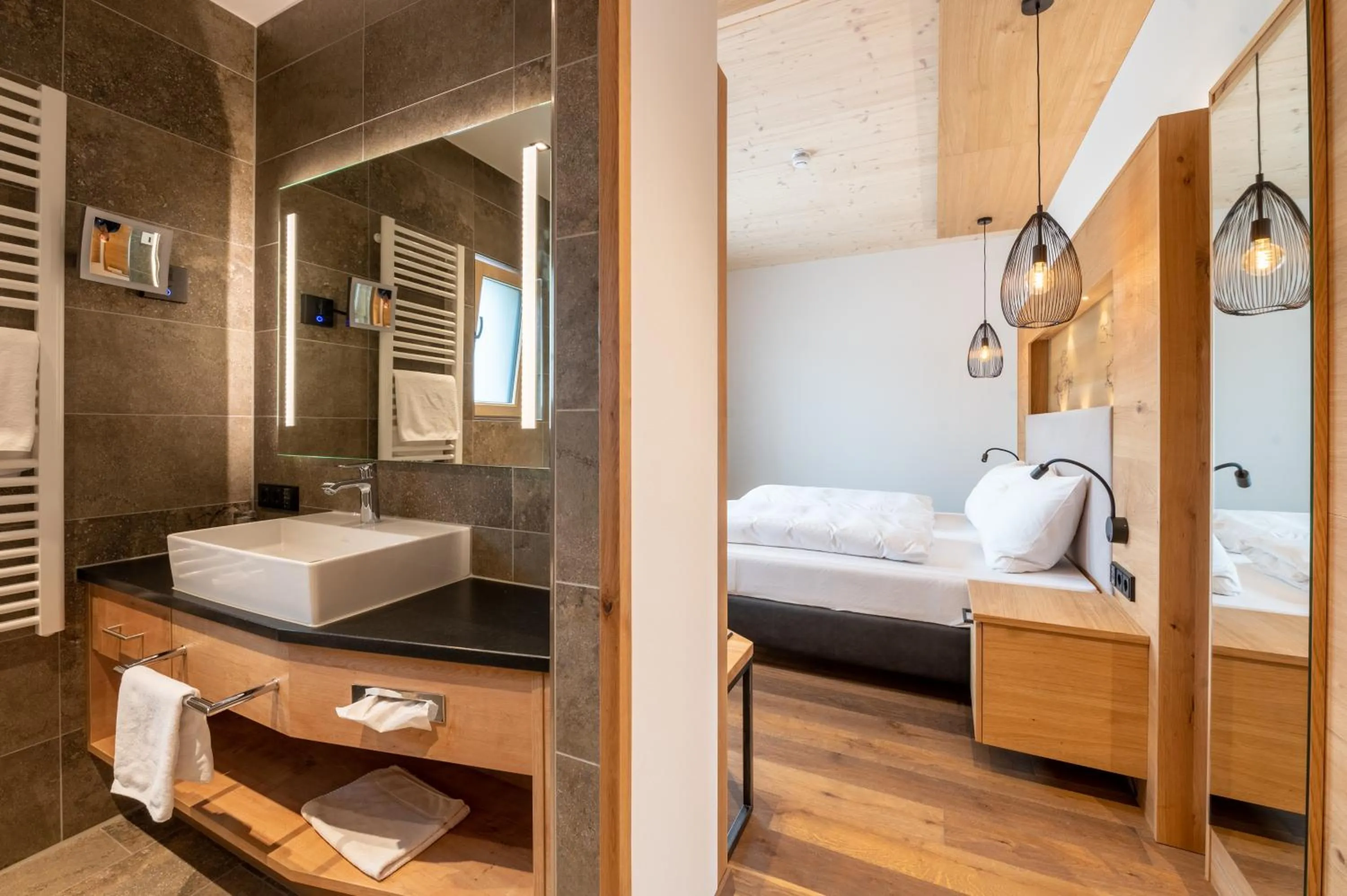 Bathroom, Bed in Landhotel Zum Goldenen Kreuz