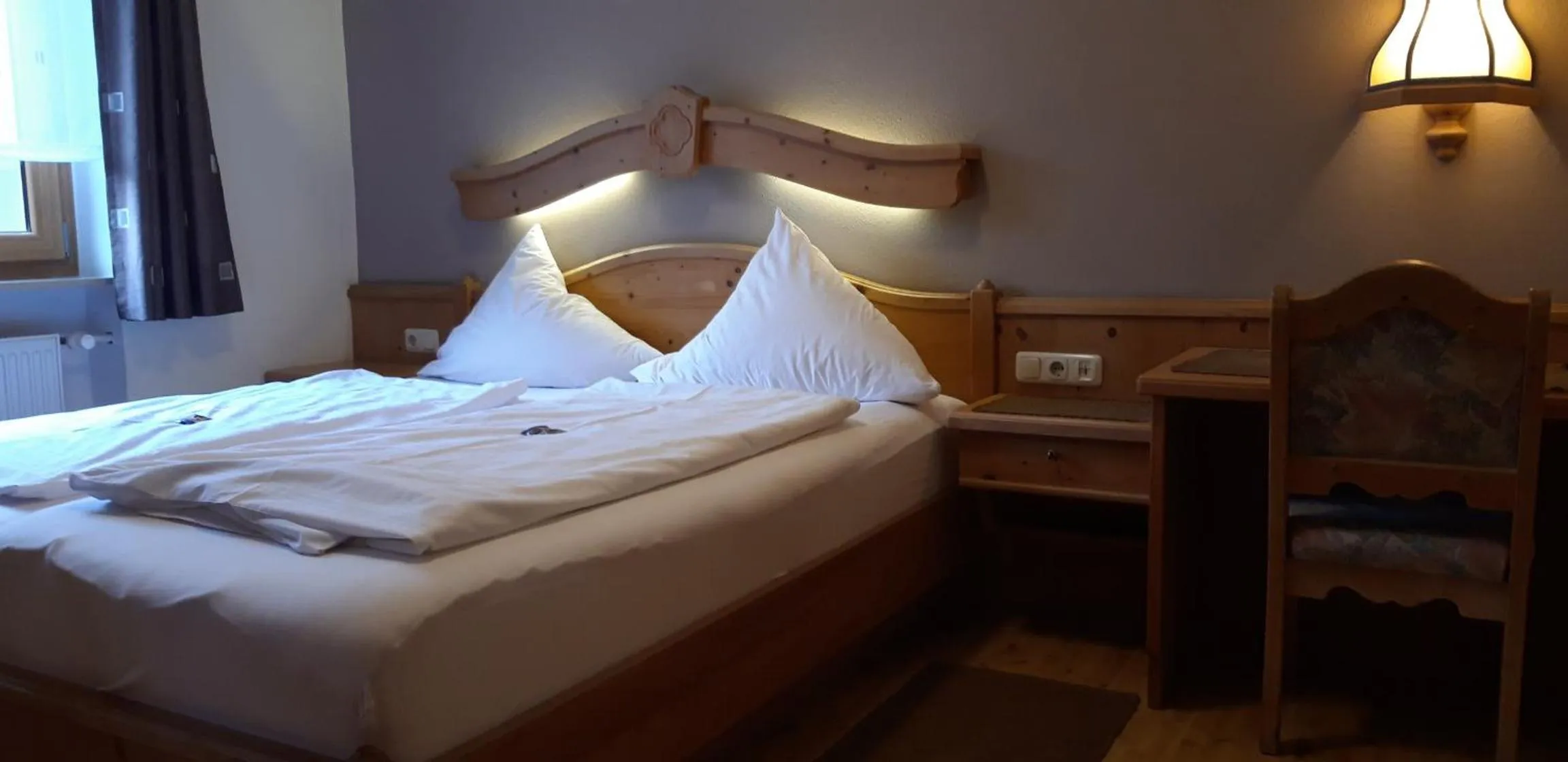 Bed in Landhotel Zum Goldenen Kreuz