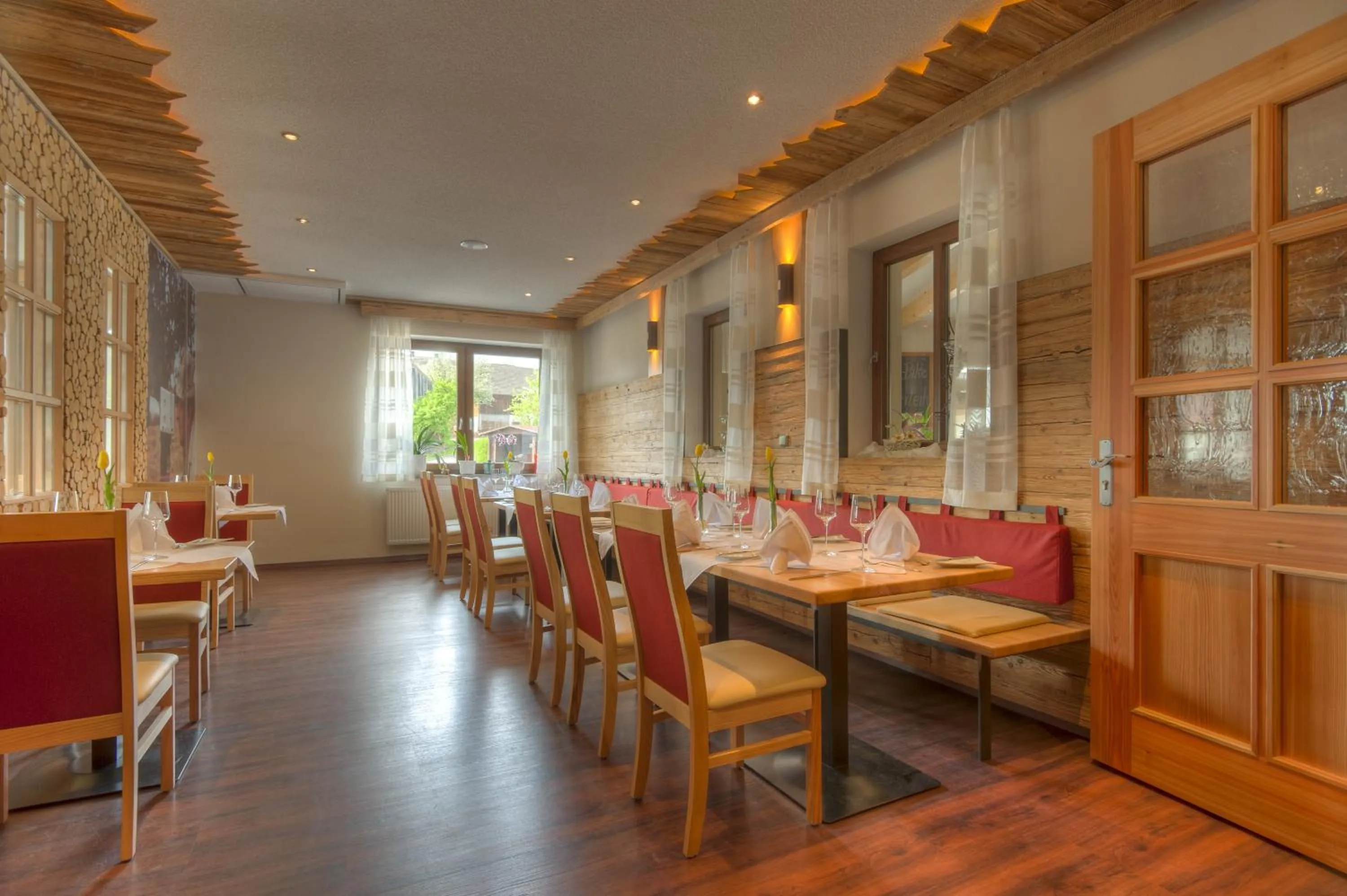 Restaurant/places to eat in Landhotel Zum Goldenen Kreuz