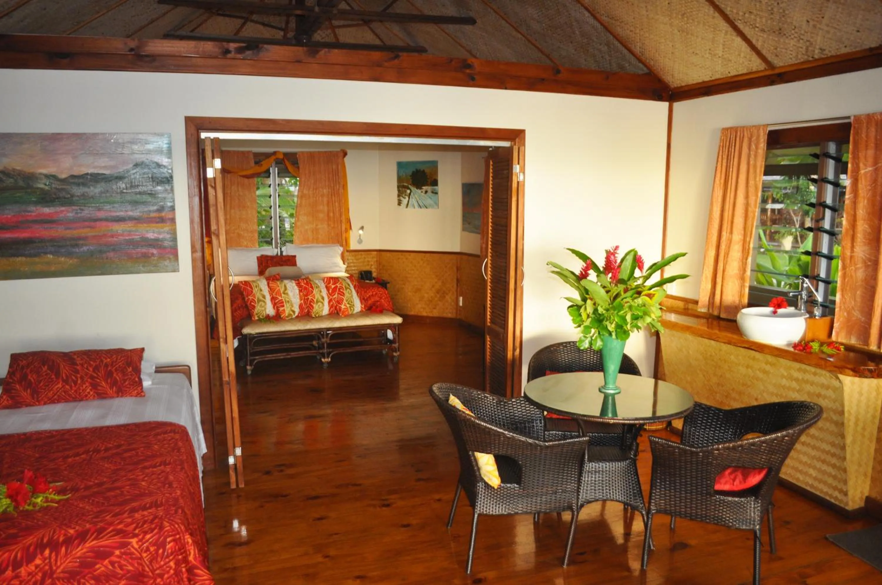 Dining area, Bed in Le Vasa Resort