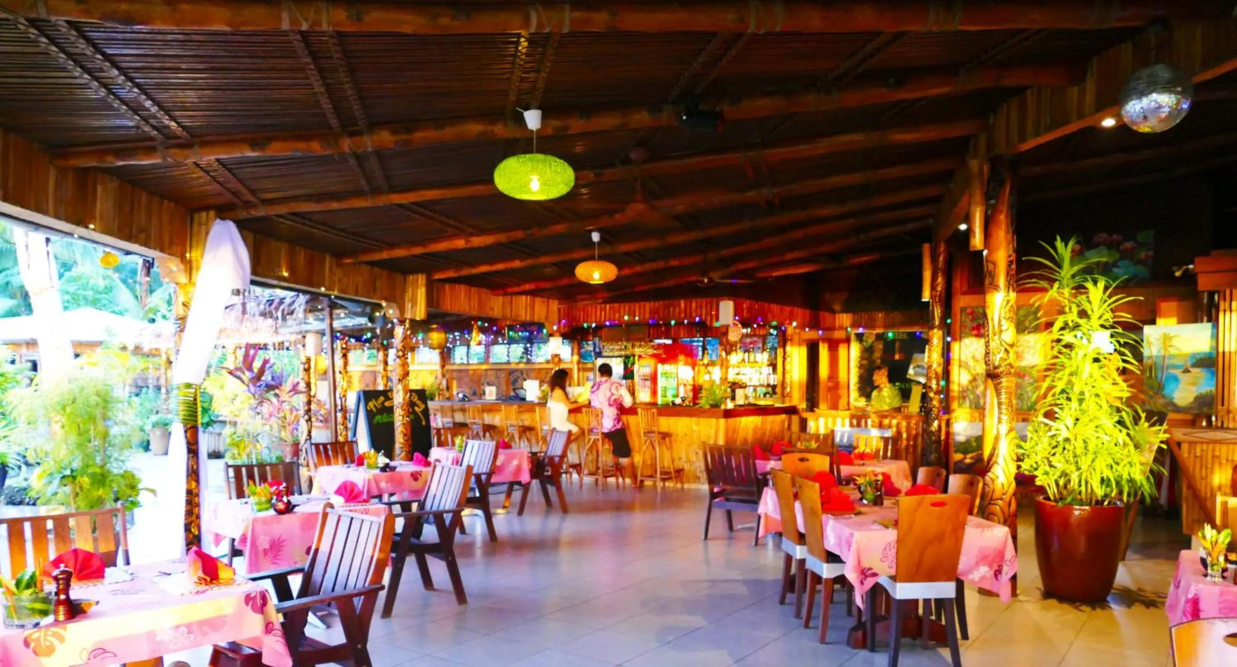 Restaurant/places to eat in Le Vasa Resort