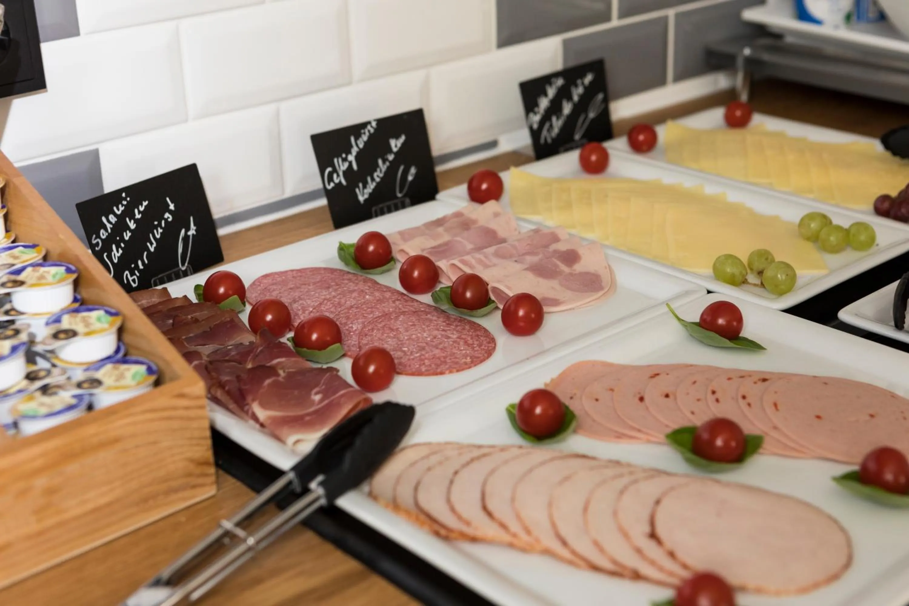 Buffet breakfast in mk hotel eschborn