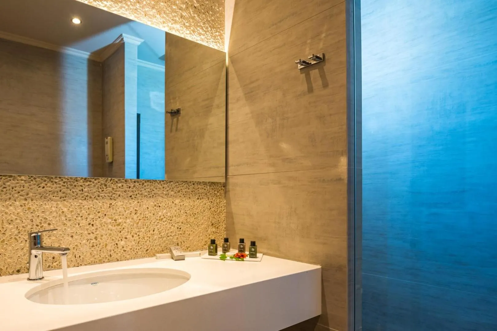 Bathroom in Solimar Aquamarine Resort