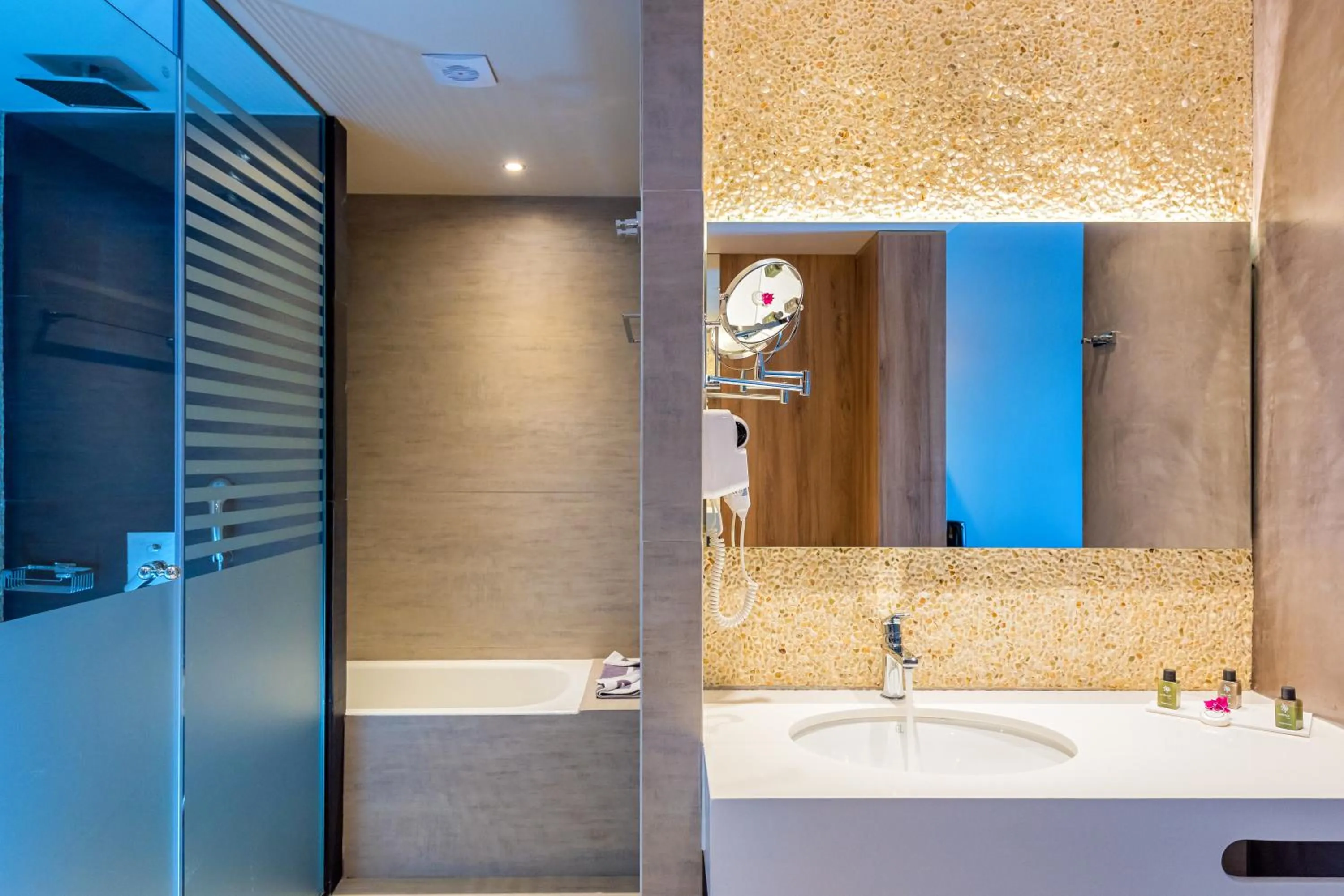 Bathroom in Solimar Aquamarine Resort