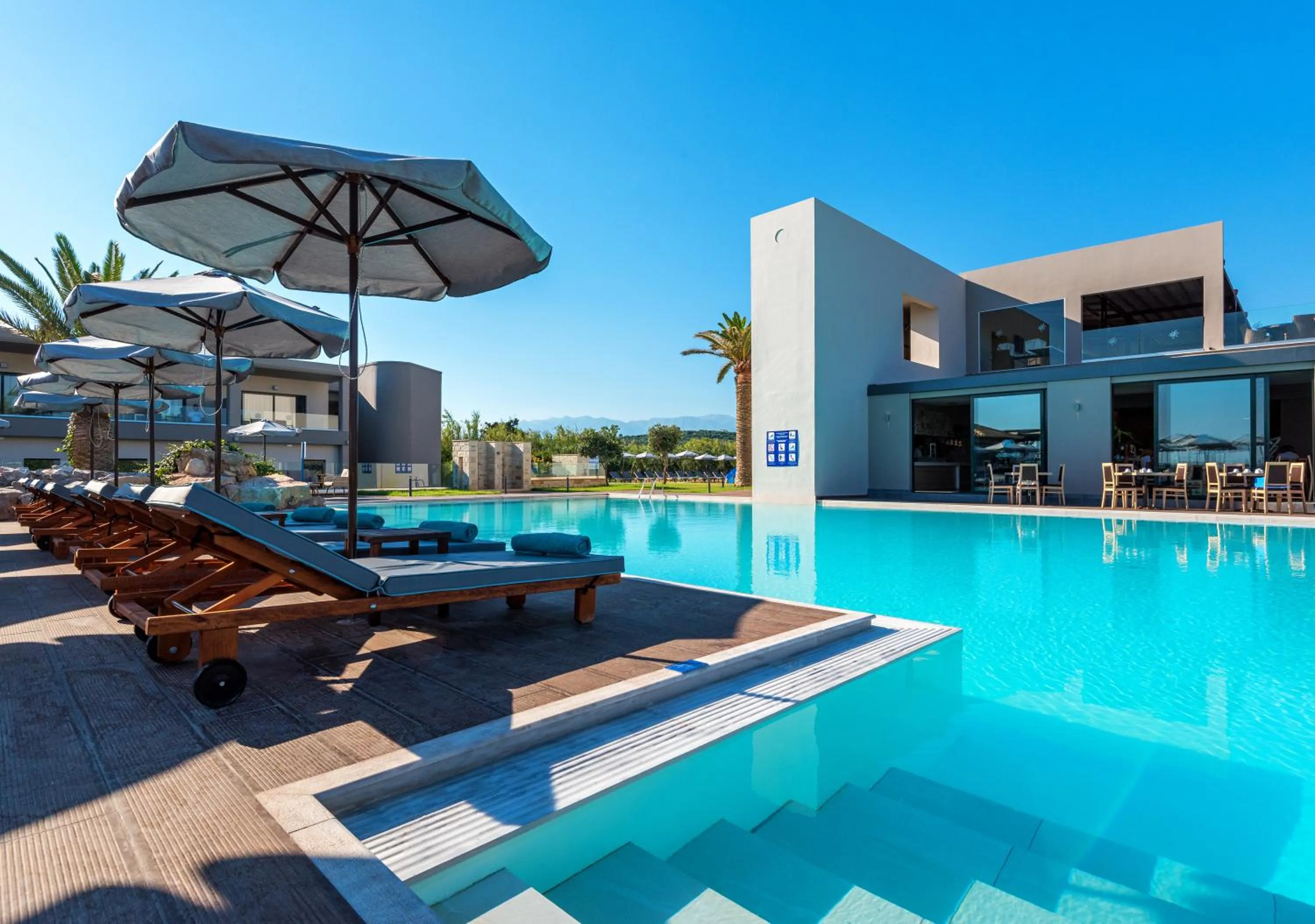 Swimming pool in Solimar Aquamarine Resort