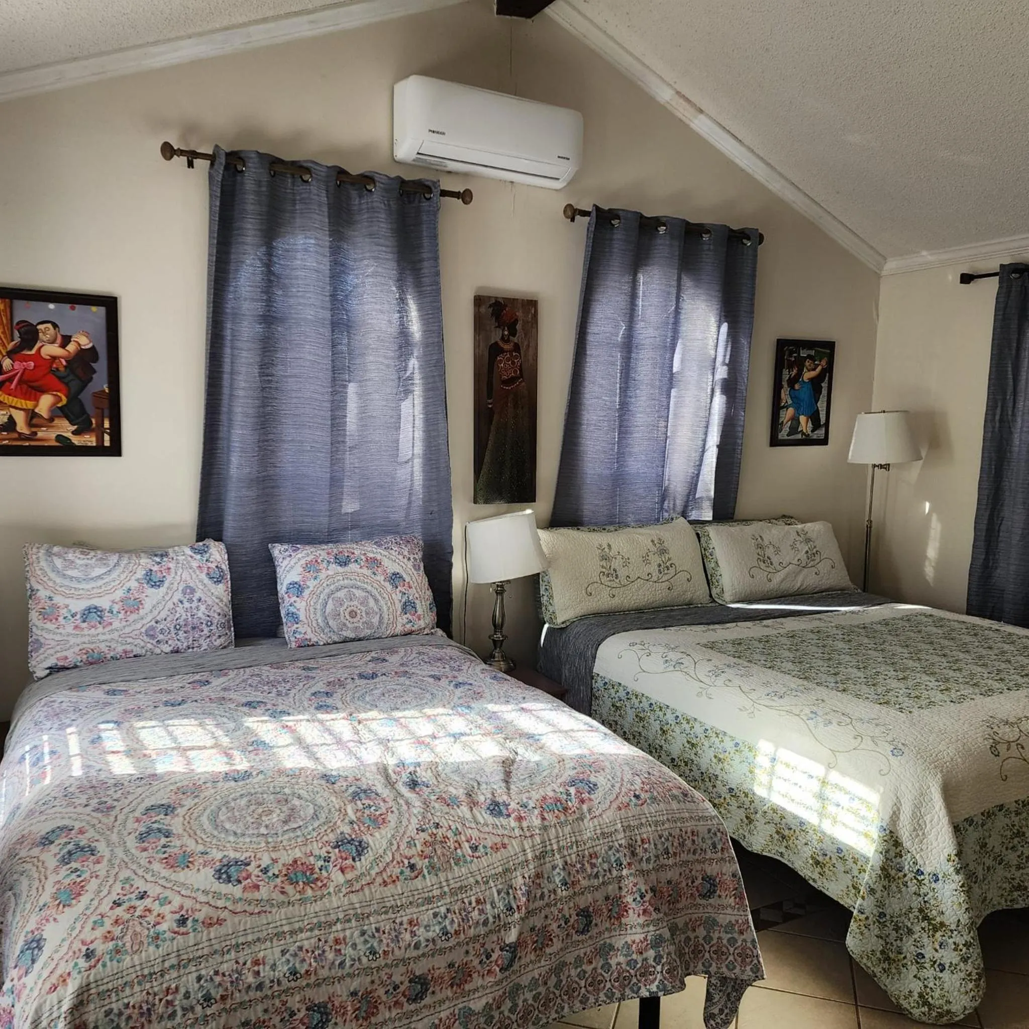Photo of the whole room, Bed in Hilltop Hacienda
