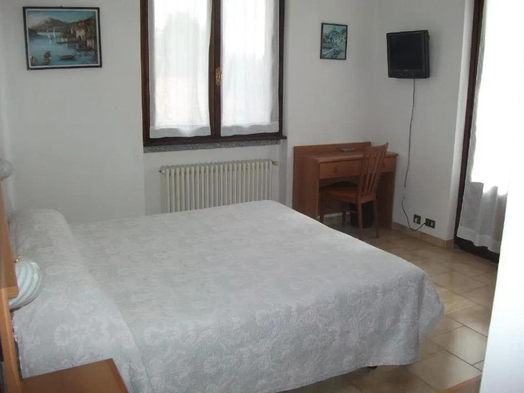 Bed in Albergo Breglia