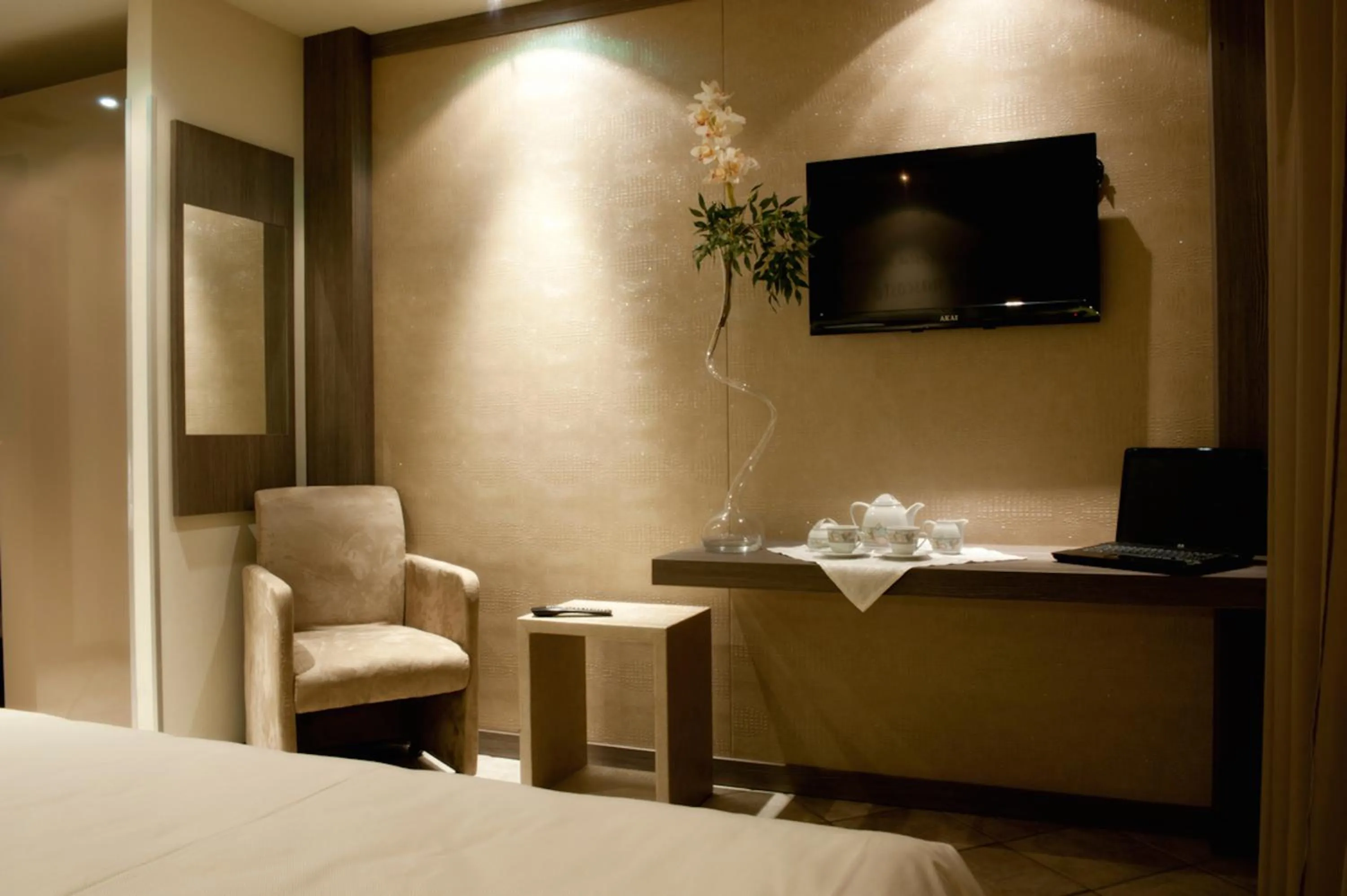 TV and multimedia, Bed in Hotel Due Pini